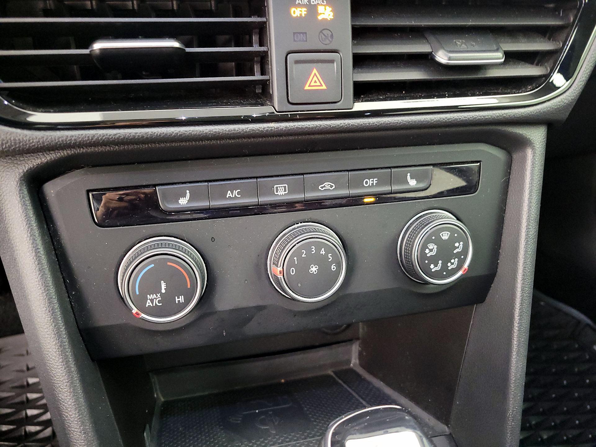 Thumbnail: 2022 Volkswagen Taos - 14