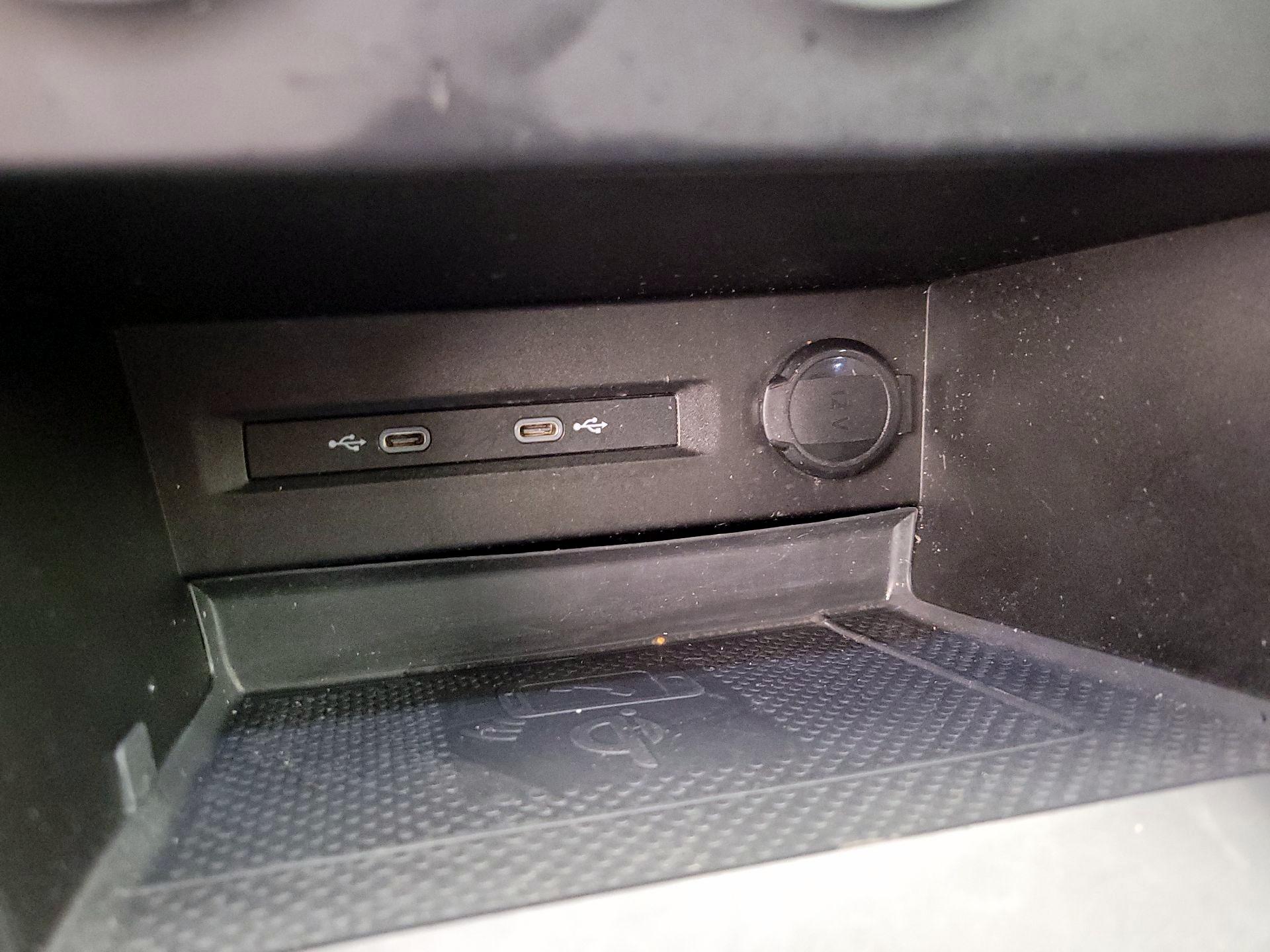 Thumbnail: 2022 Volkswagen Taos - 16