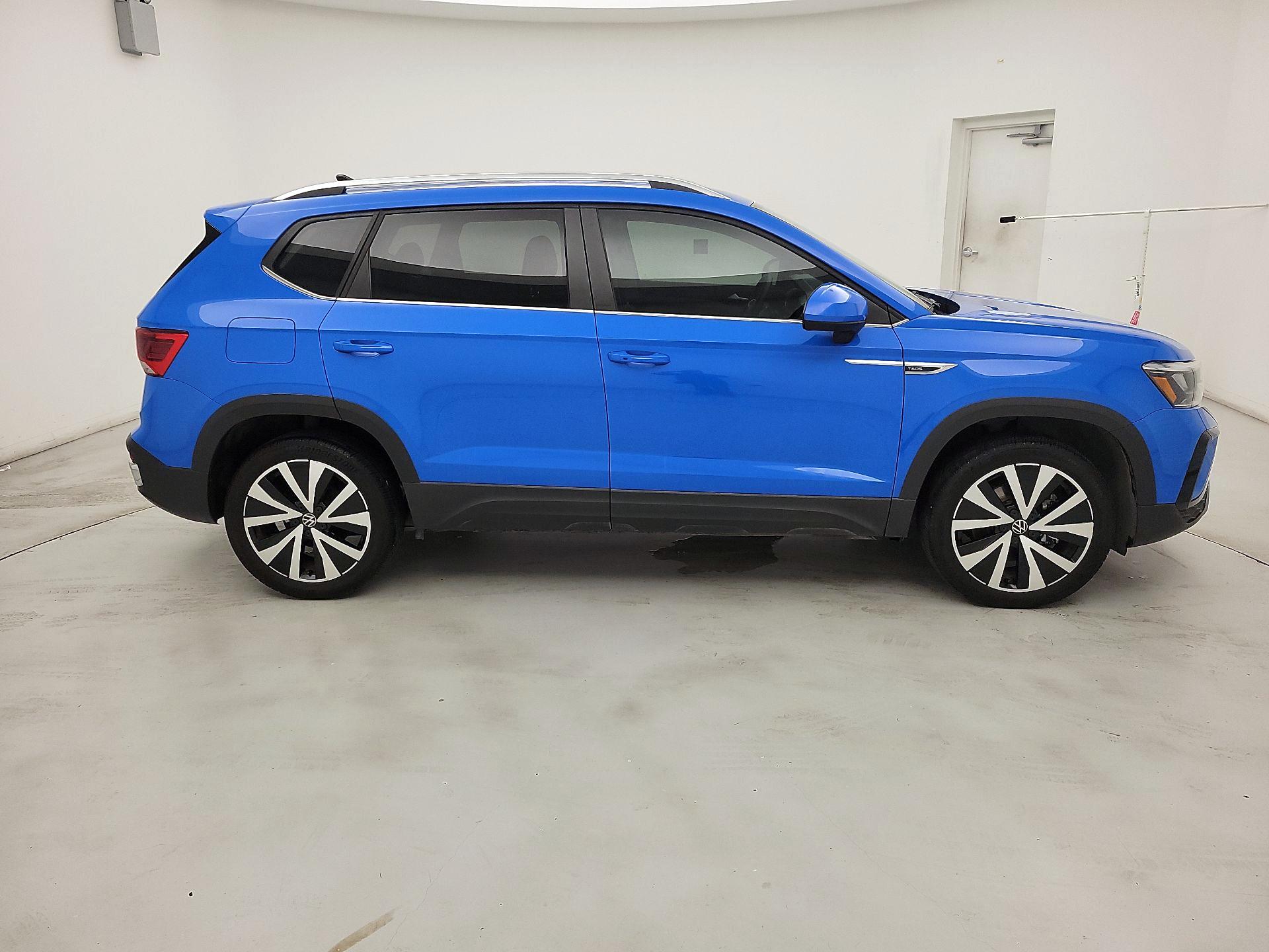 Thumbnail: 2022 Volkswagen Taos - 4