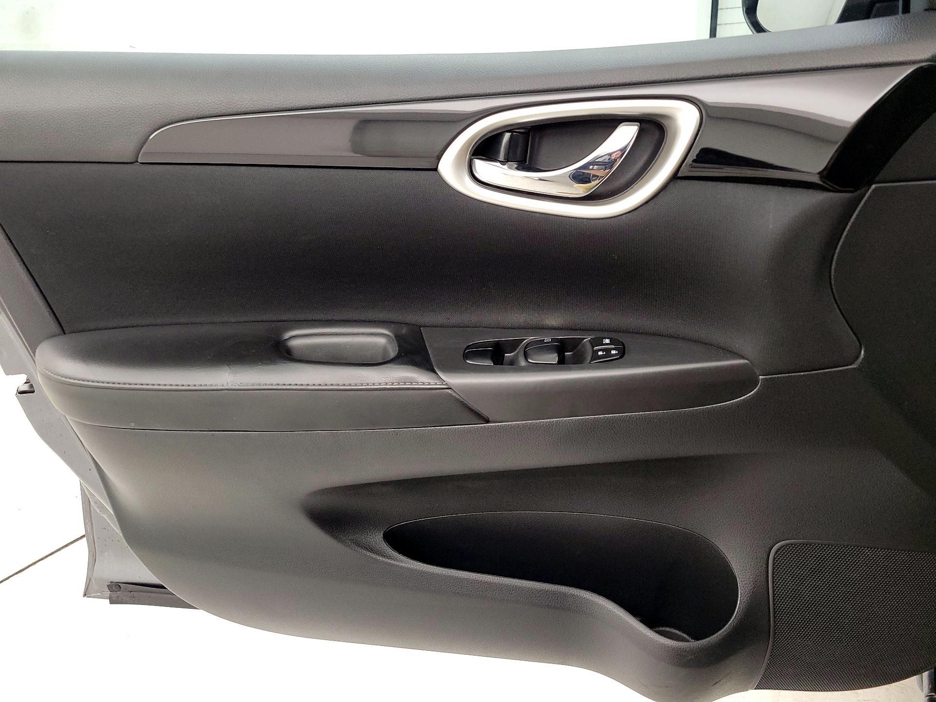 Thumbnail: 2018 Nissan Sentra - 12