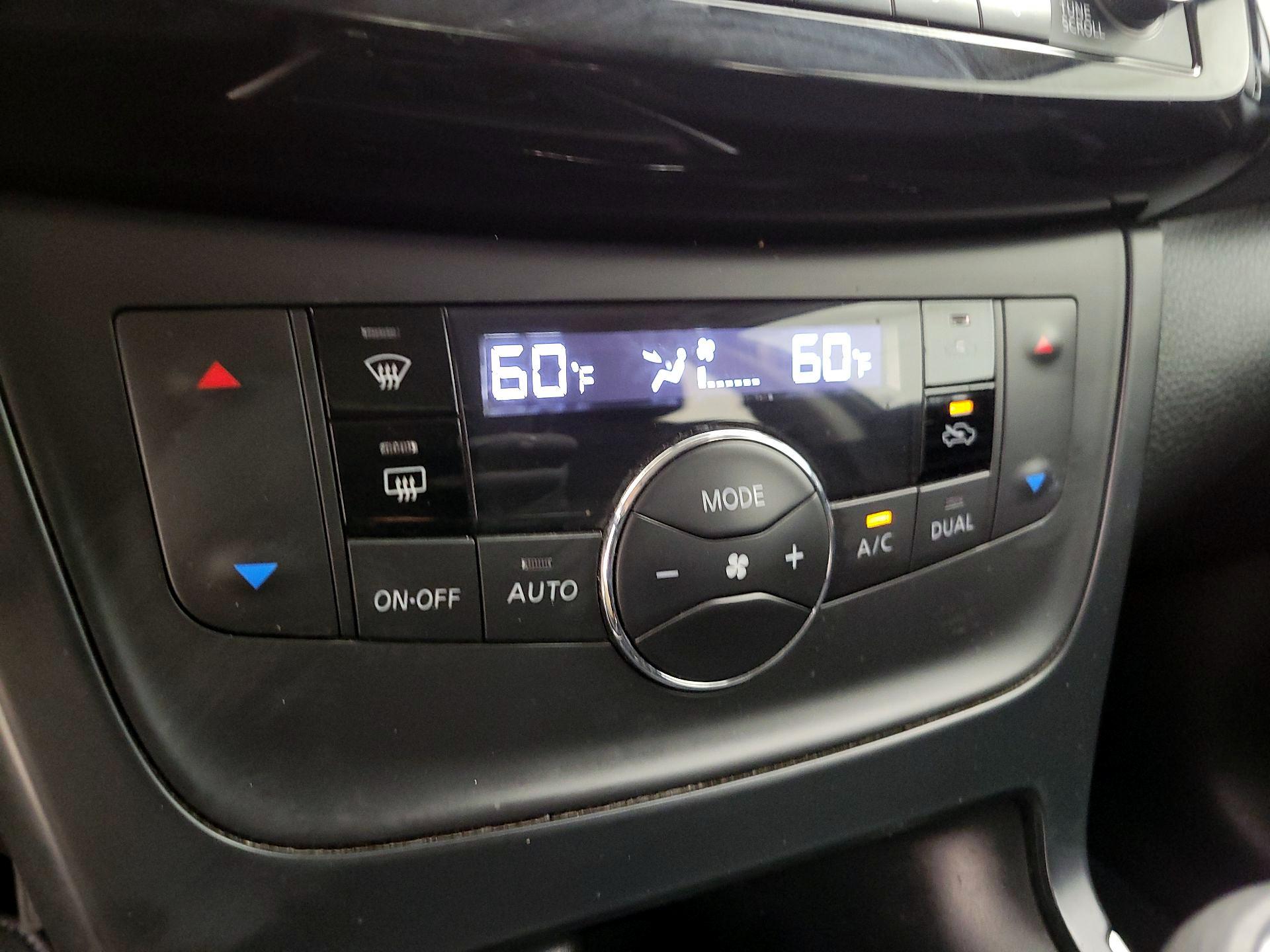 Thumbnail: 2018 Nissan Sentra - 16