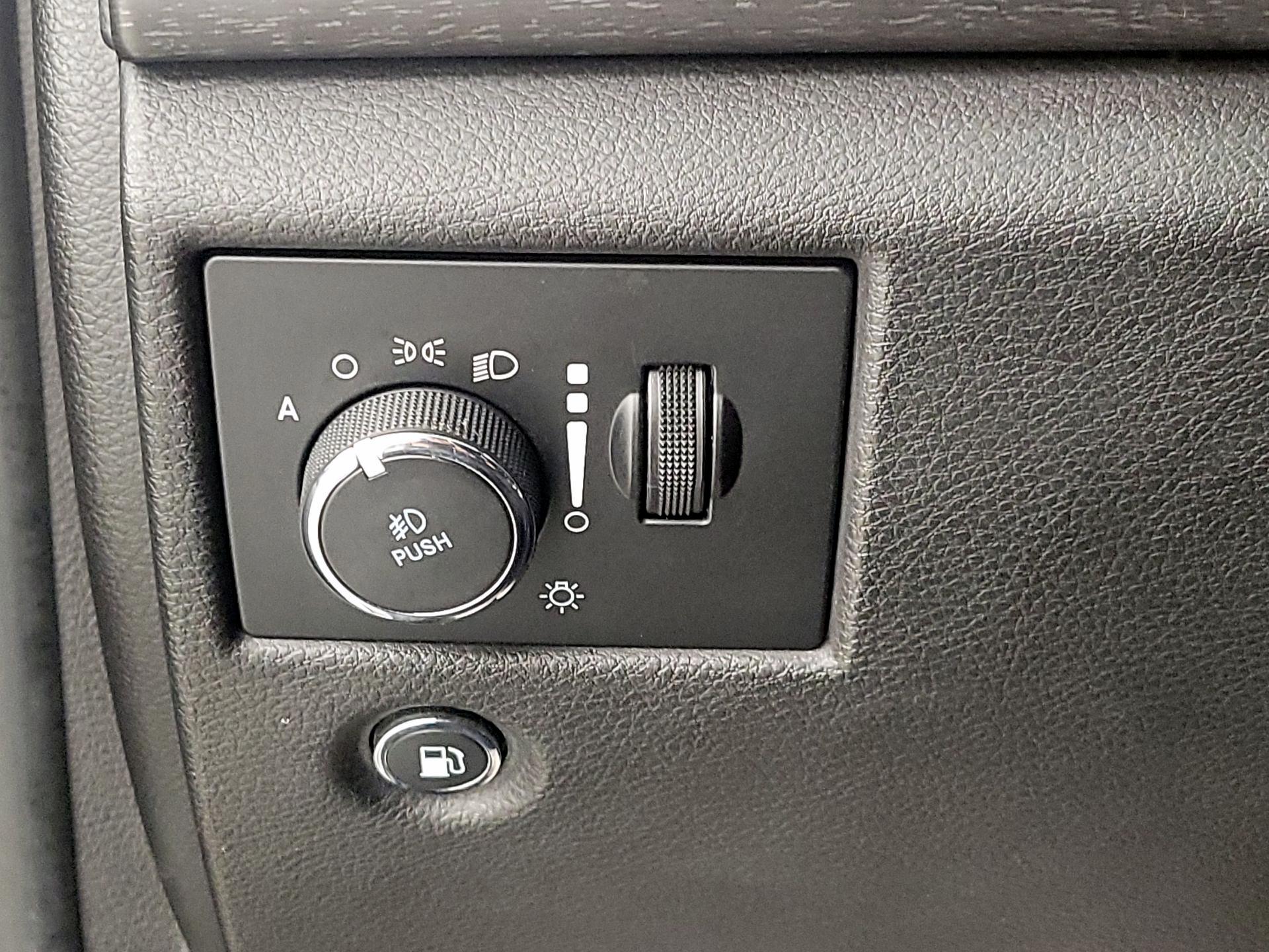 Thumbnail: 2018 Jeep Grand Cherokee - 11