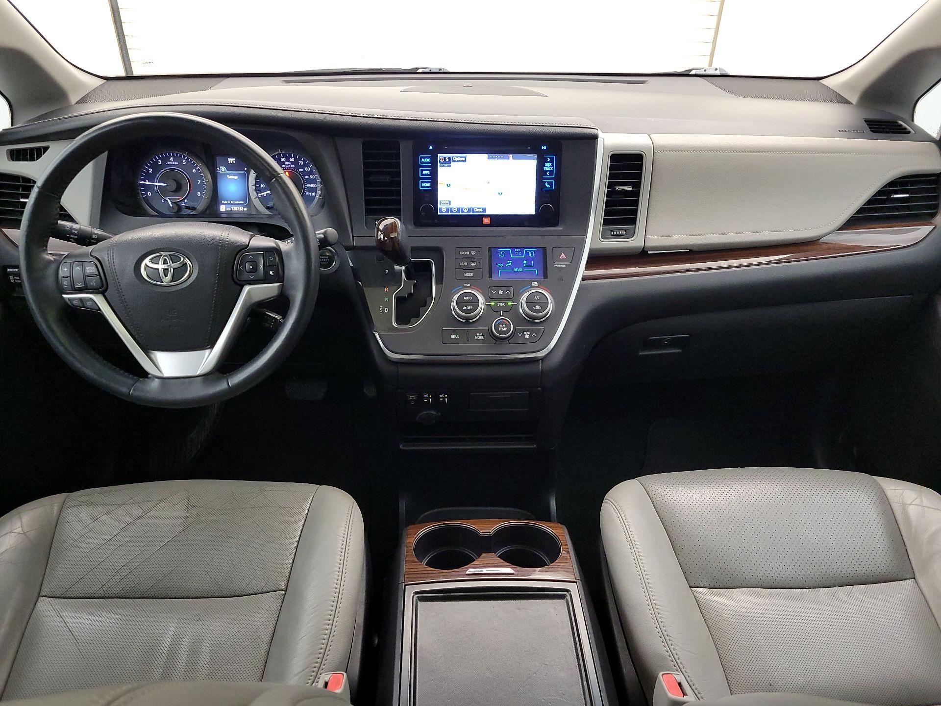 Thumbnail: 2016 Toyota Sienna - 9