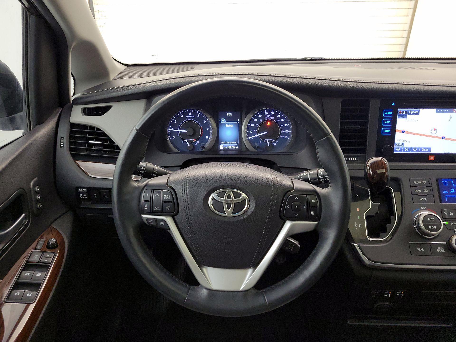 Thumbnail: 2016 Toyota Sienna - 10