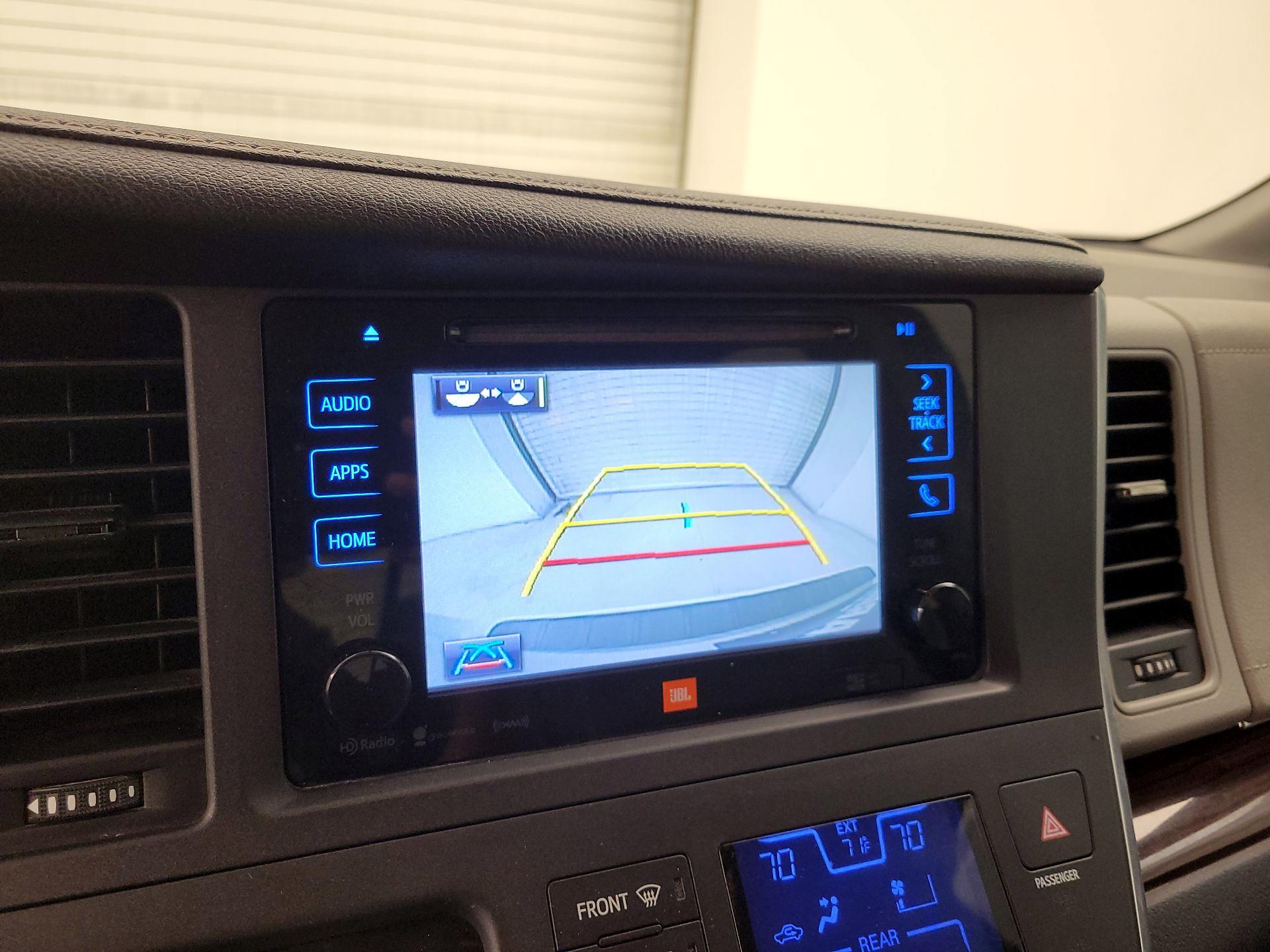 Thumbnail: 2016 Toyota Sienna - 15