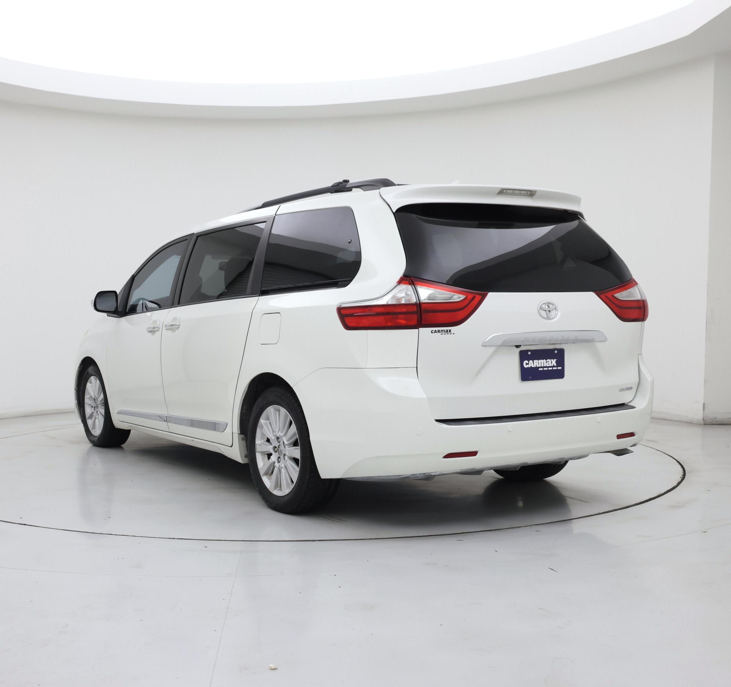 Thumbnail: 2016 Toyota Sienna - 2