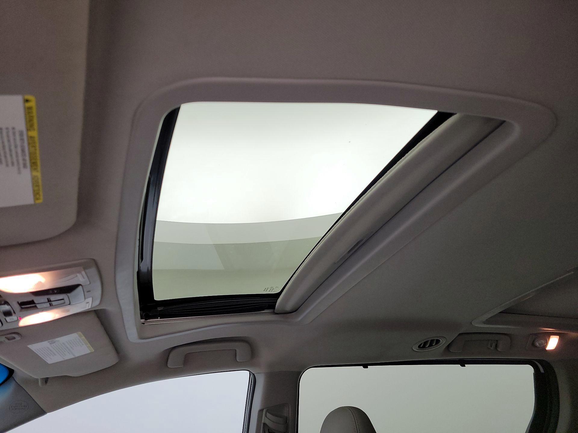 Thumbnail: 2016 Toyota Sienna - 20