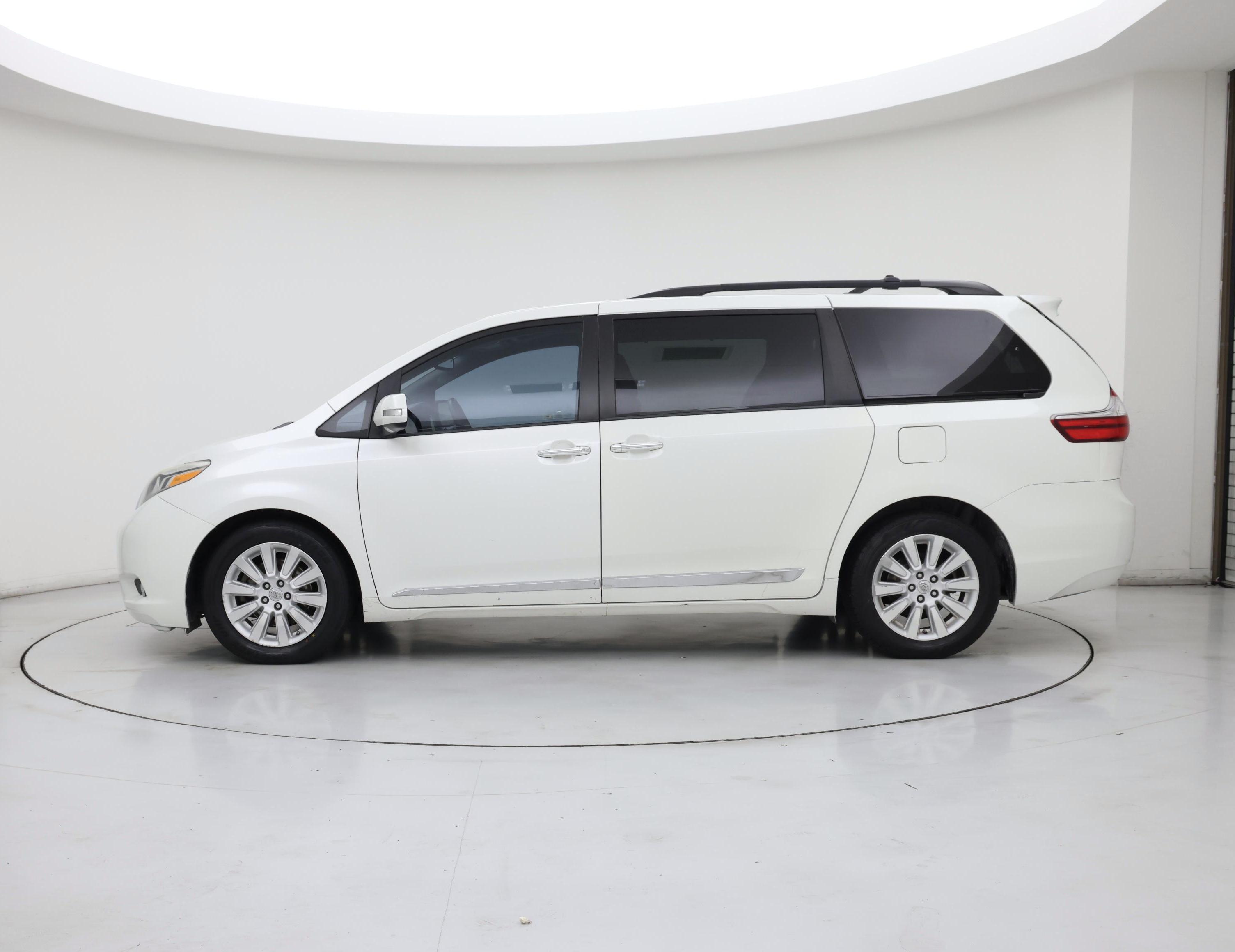 Thumbnail: 2016 Toyota Sienna - 3