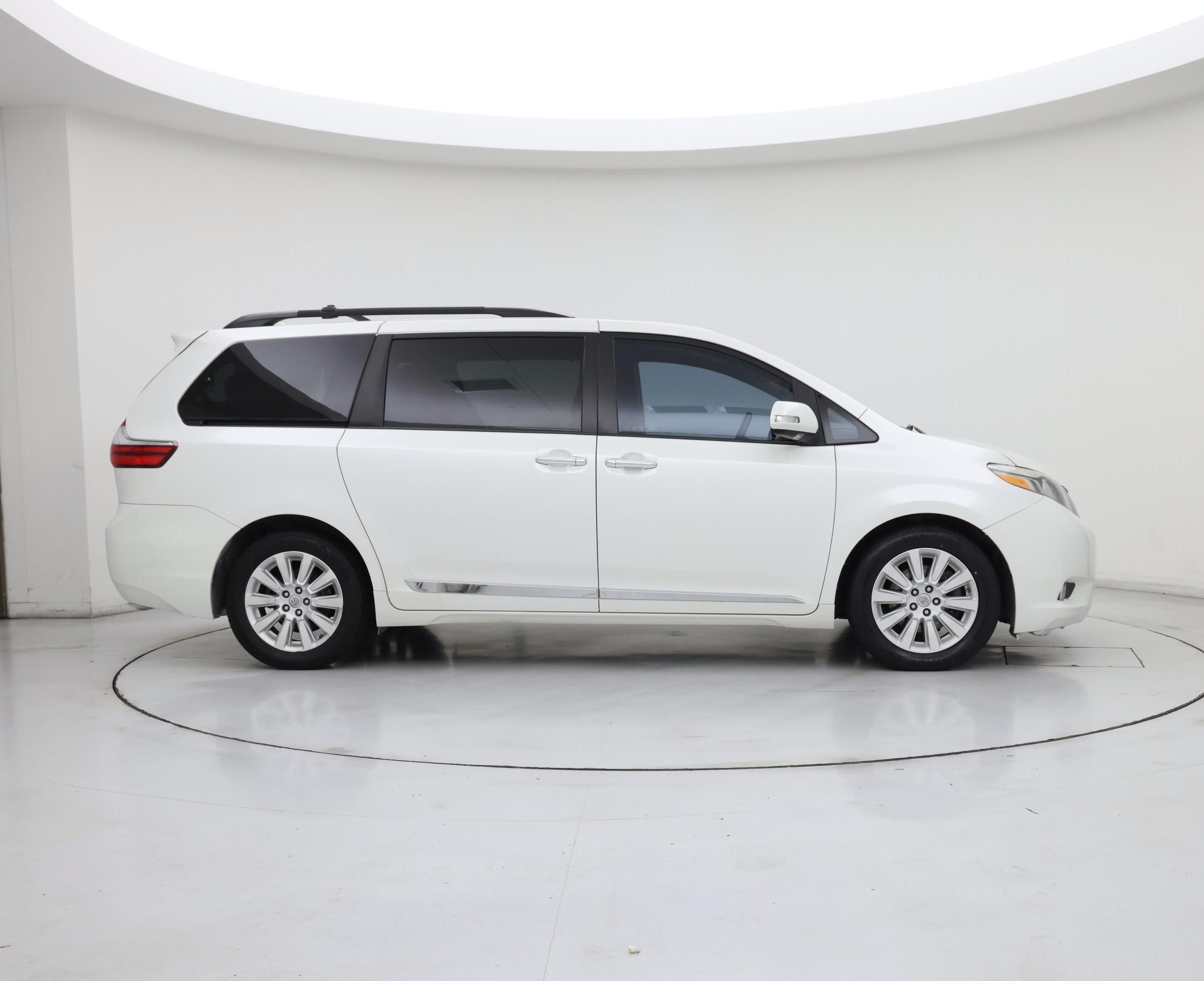 Thumbnail: 2016 Toyota Sienna - 7