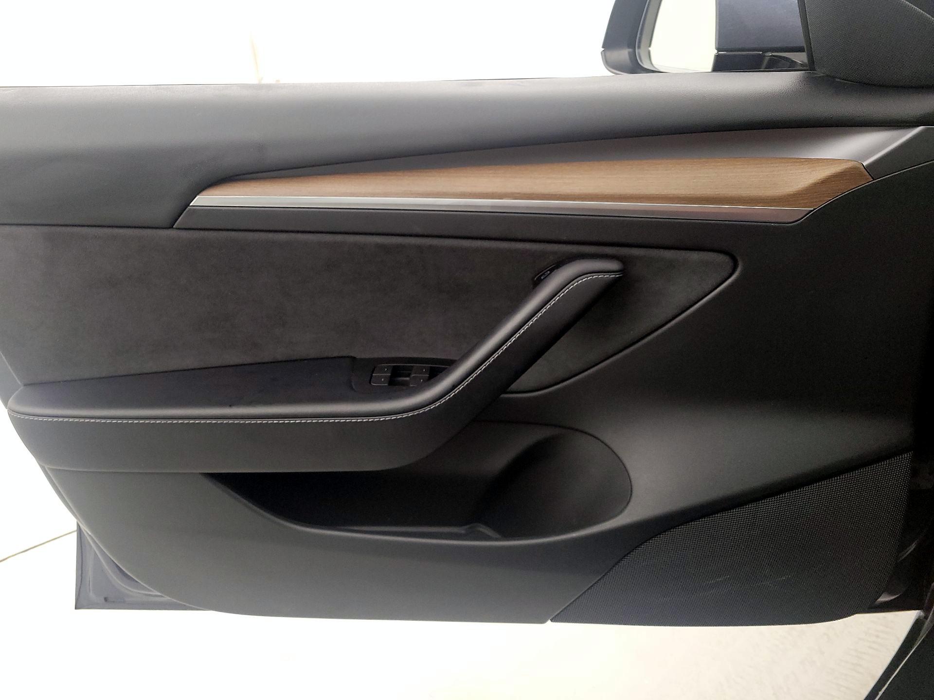 Thumbnail: 2023 Tesla Model 3 - 10