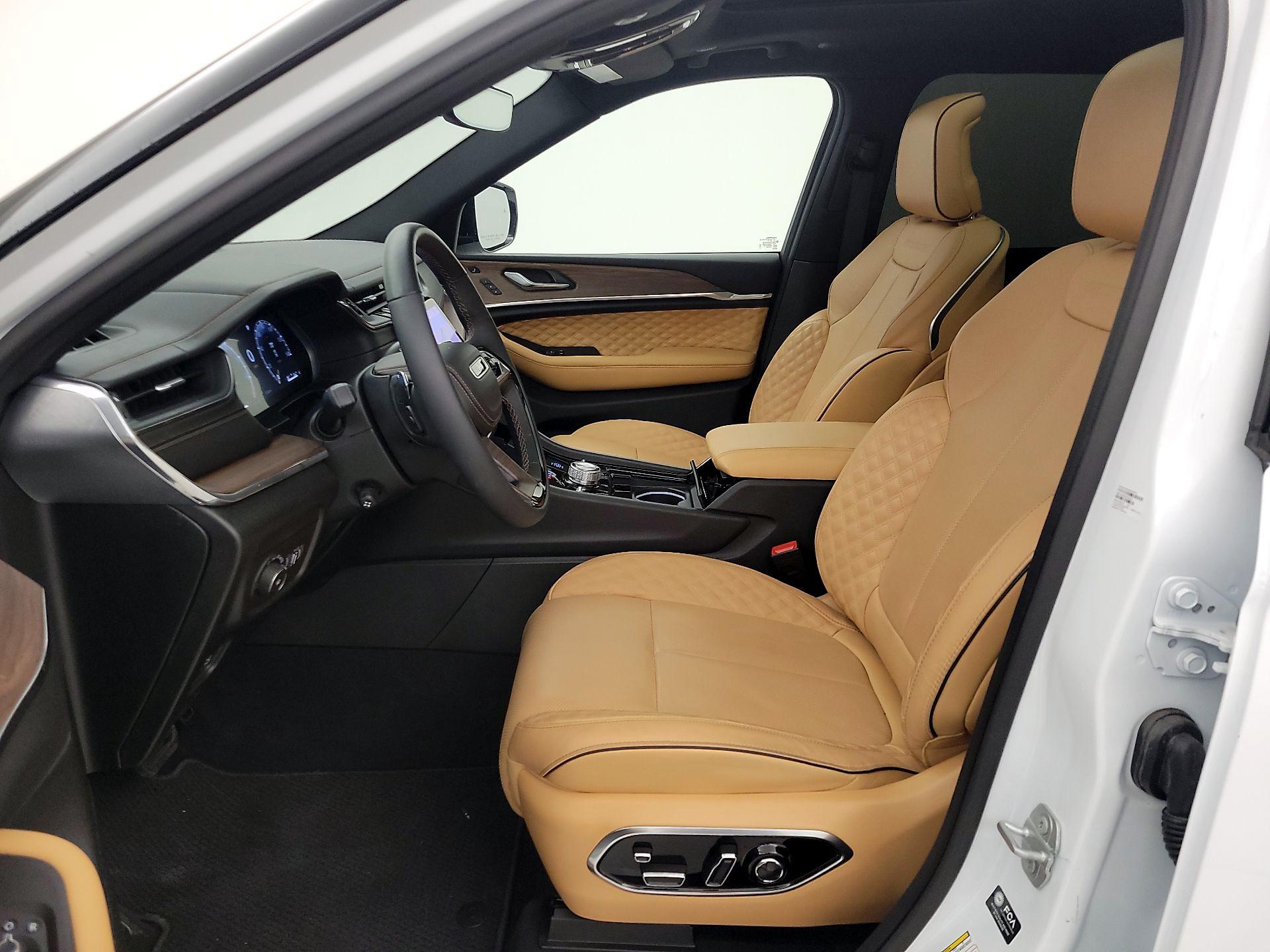 Thumbnail: 2025 Jeep Grand Cherokee L - 9