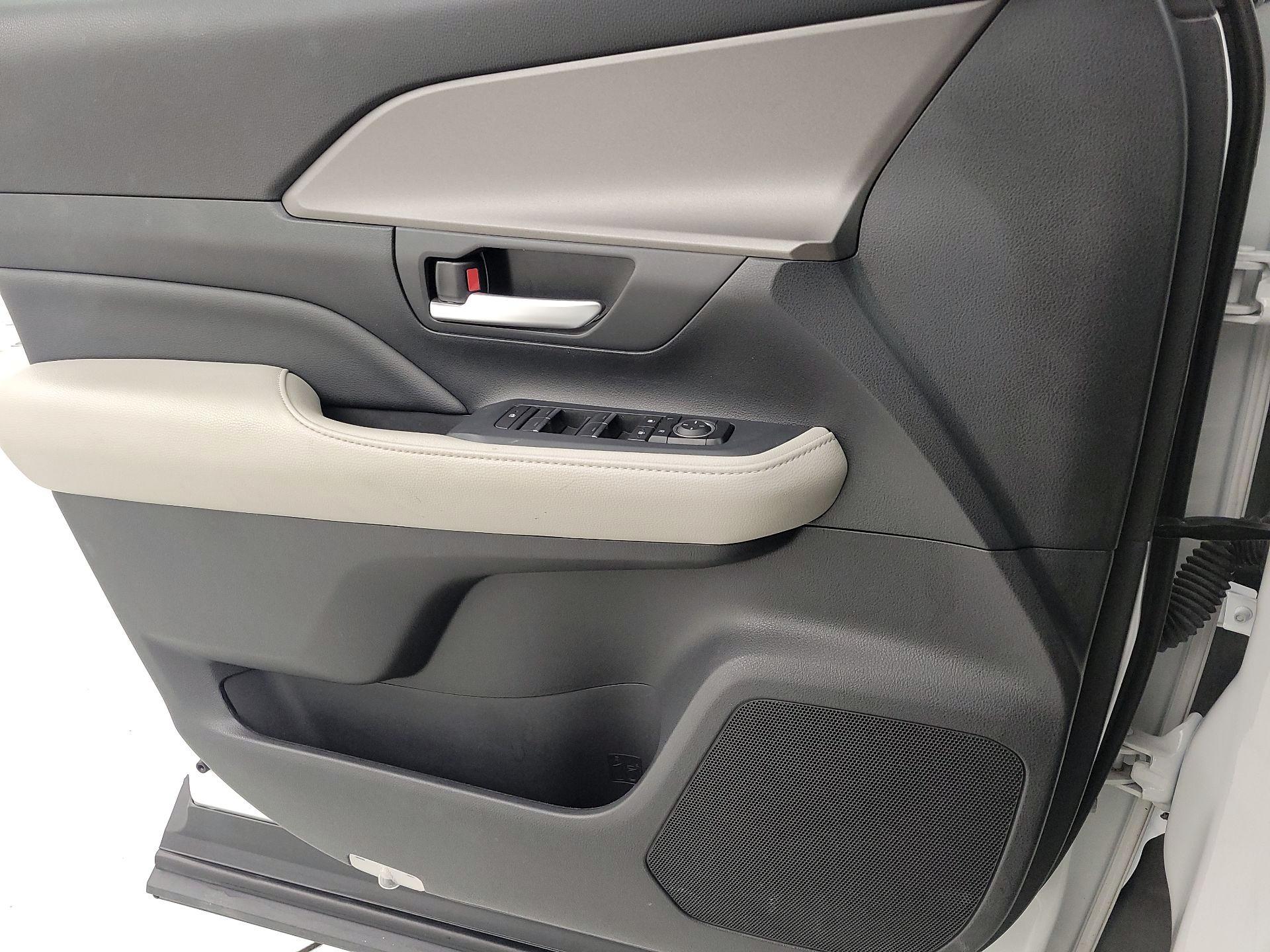 Thumbnail: 2024 Toyota Grand Highlander - 10