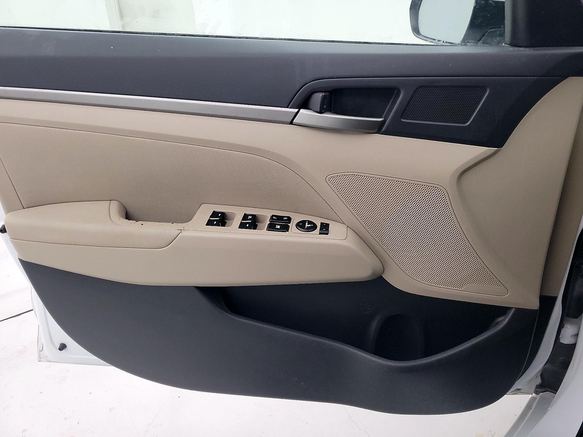 Thumbnail: 2018 Hyundai Elantra - 10