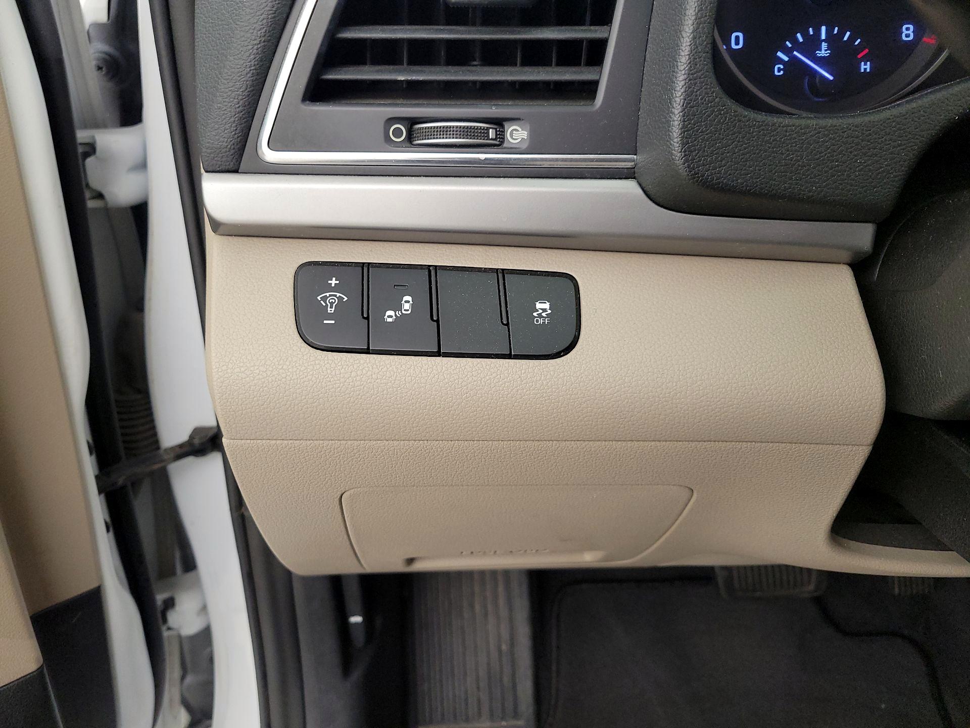 Thumbnail: 2018 Hyundai Elantra - 11