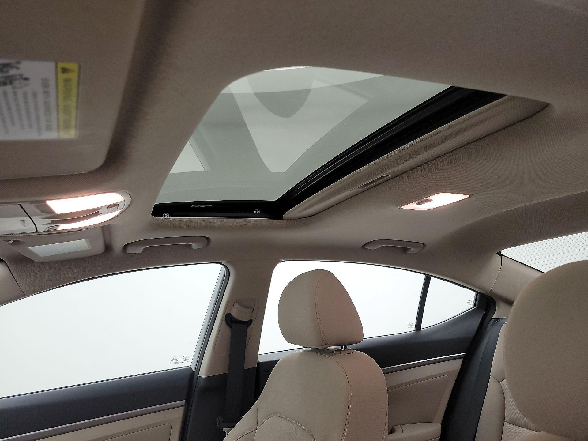 Thumbnail: 2018 Hyundai Elantra - 17