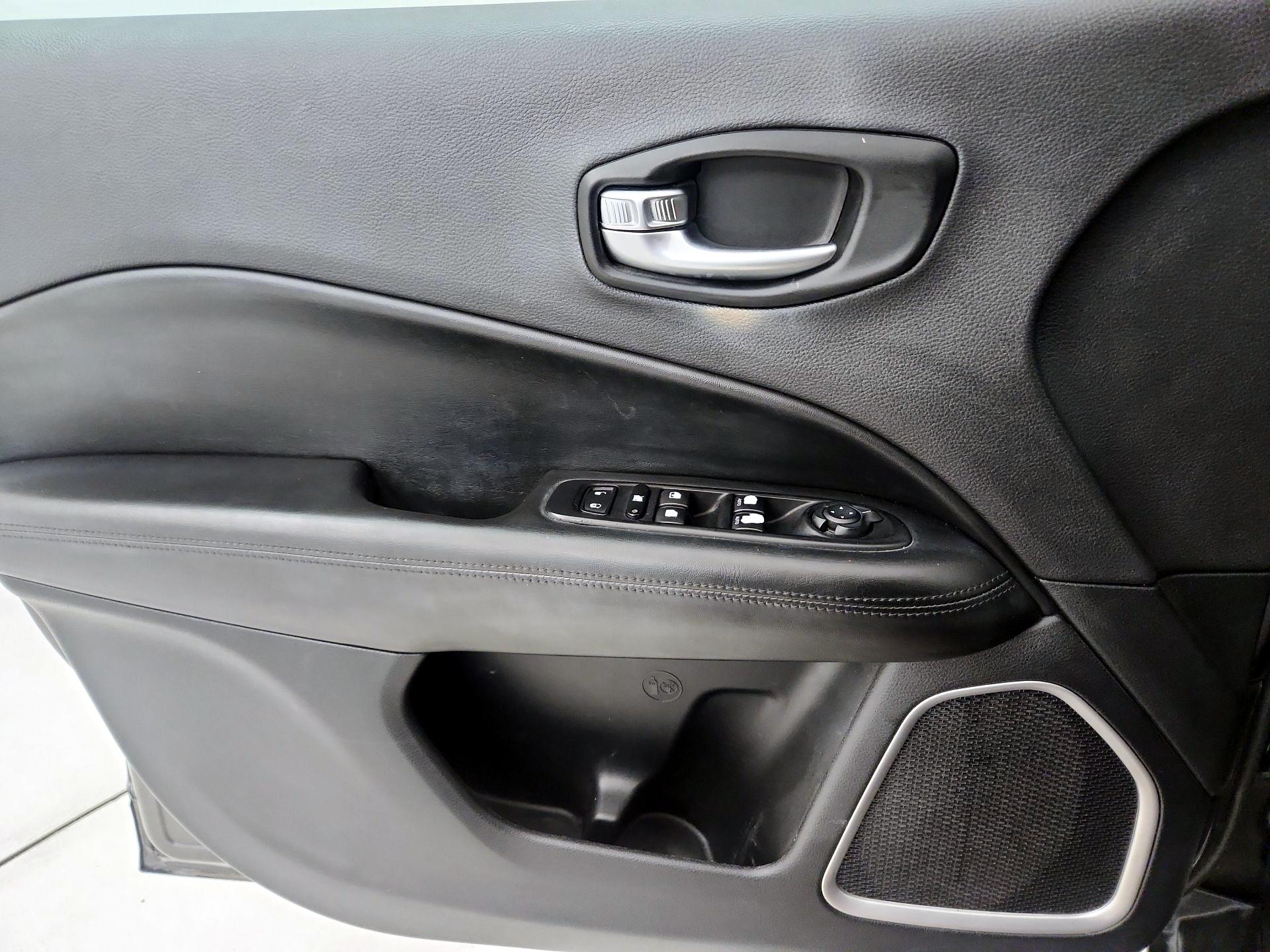 Thumbnail: 2021 Jeep Compass - 12