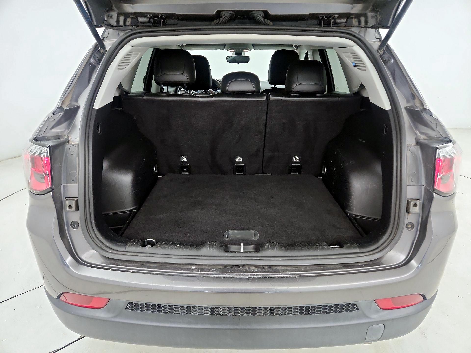 Thumbnail: 2021 Jeep Compass - 16