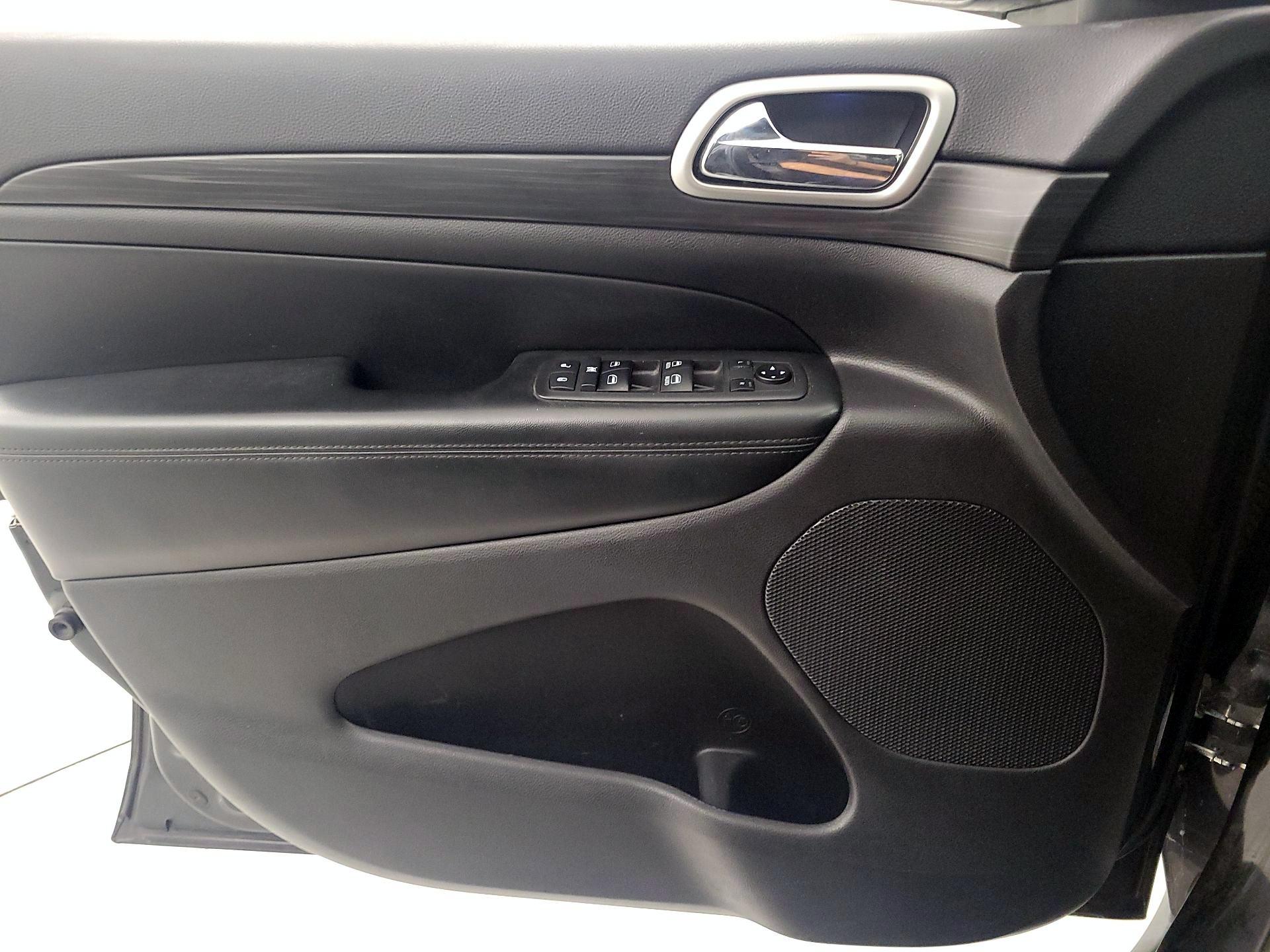 Thumbnail: 2019 Jeep Grand Cherokee - 12