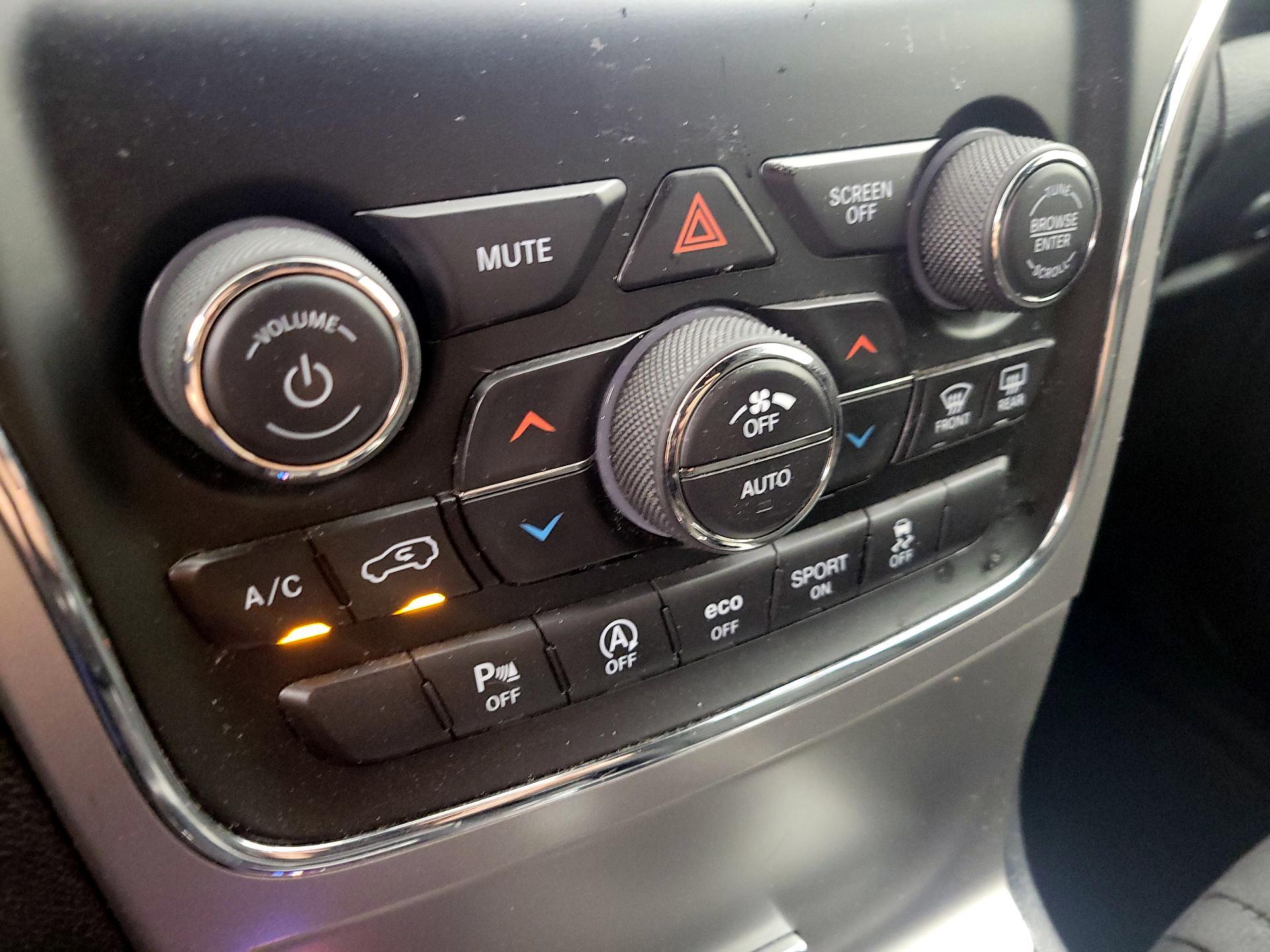 Thumbnail: 2019 Jeep Grand Cherokee - 16