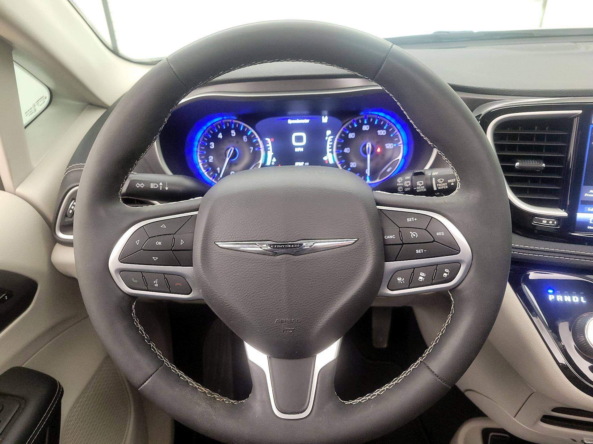 Thumbnail: 2023 Chrysler Pacifica - 10