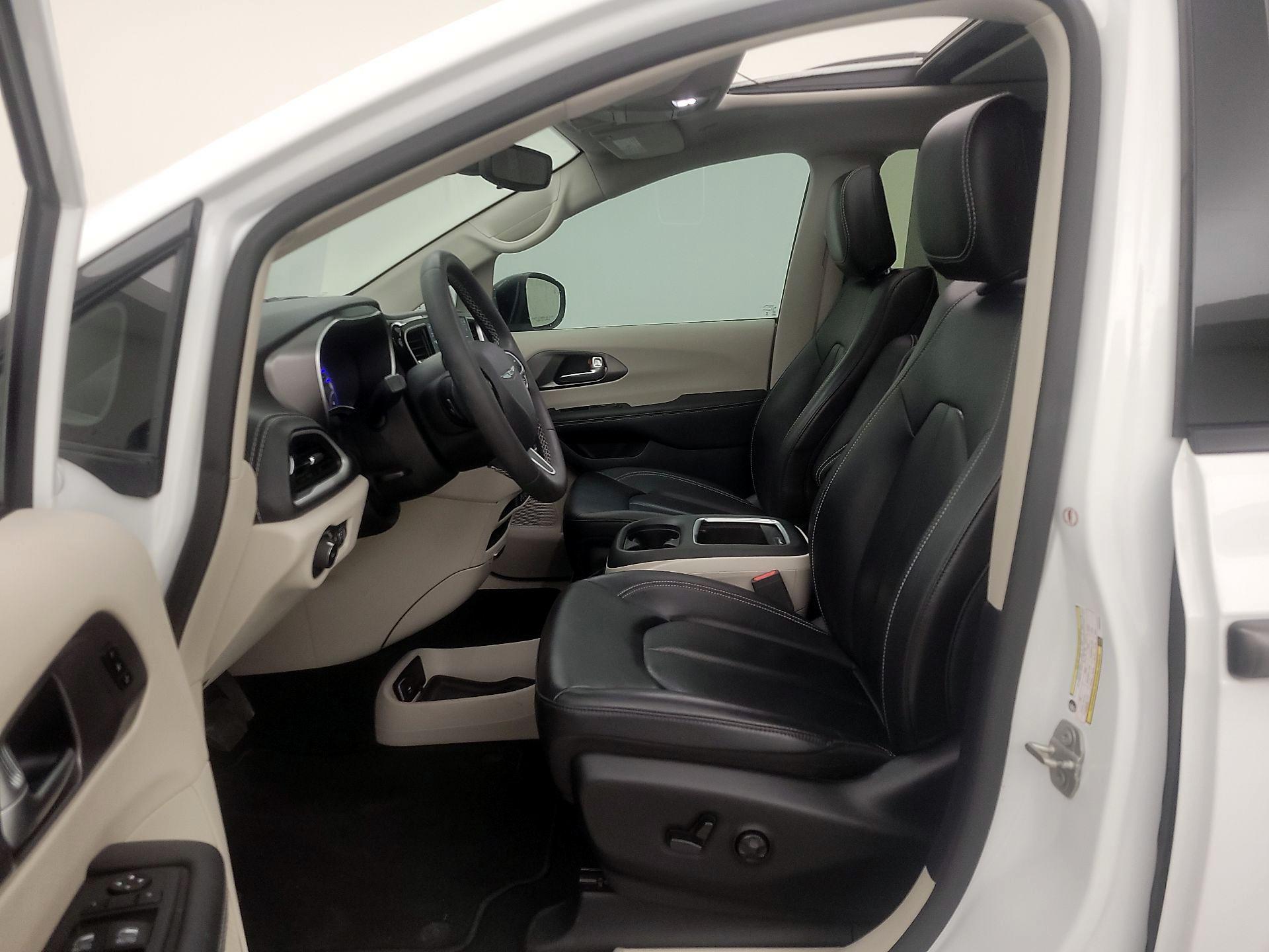 Thumbnail: 2023 Chrysler Pacifica - 11