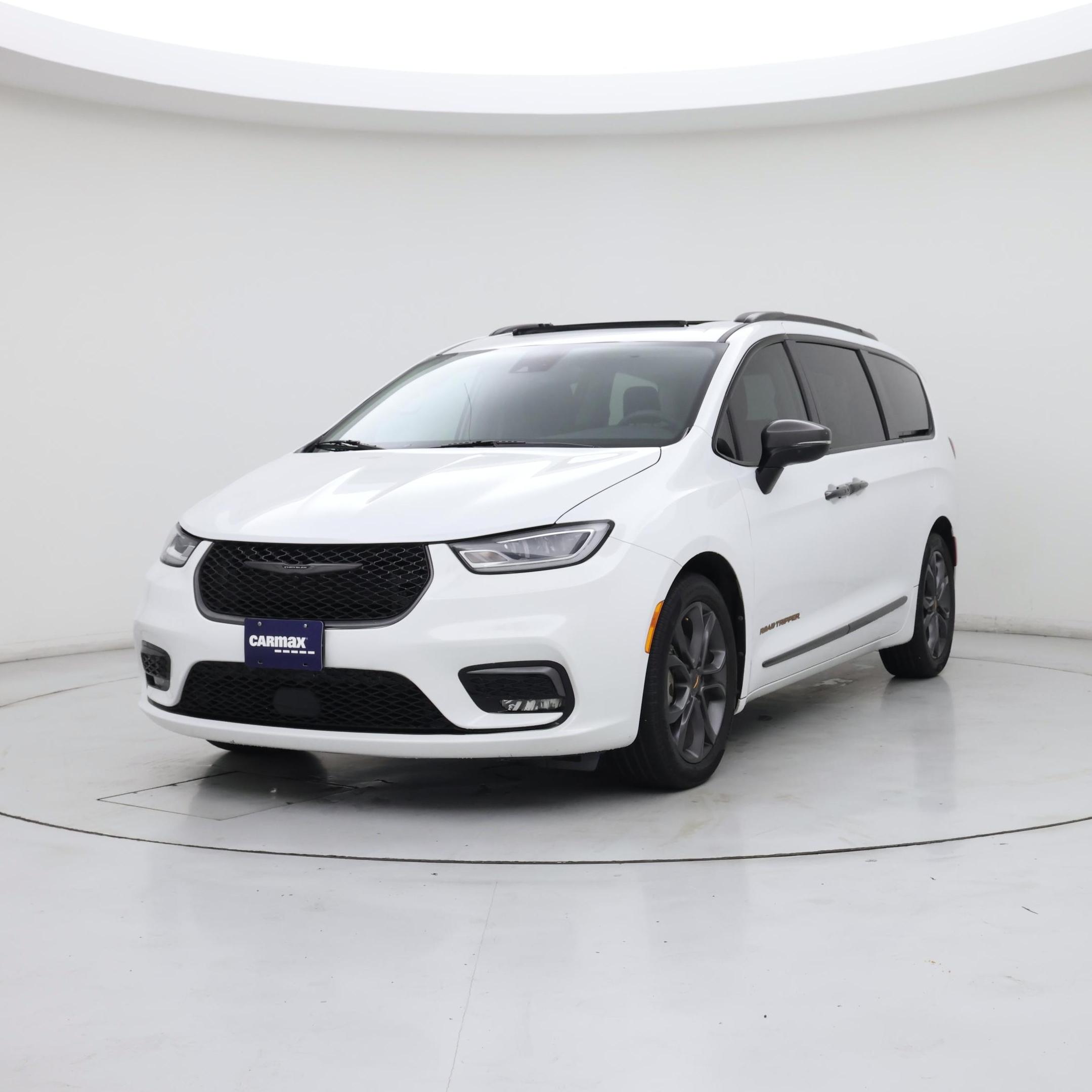 Thumbnail: 2023 Chrysler Pacifica - 4