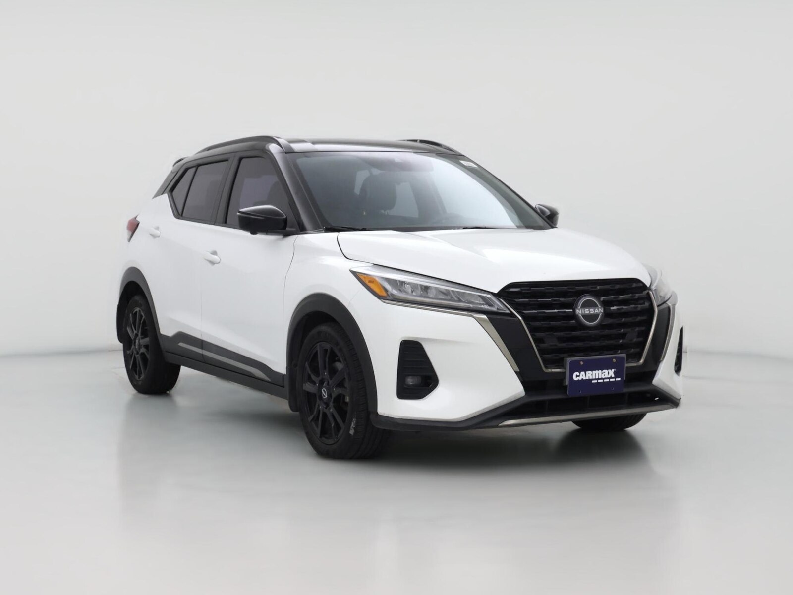 2022 Nissan Kicks SR