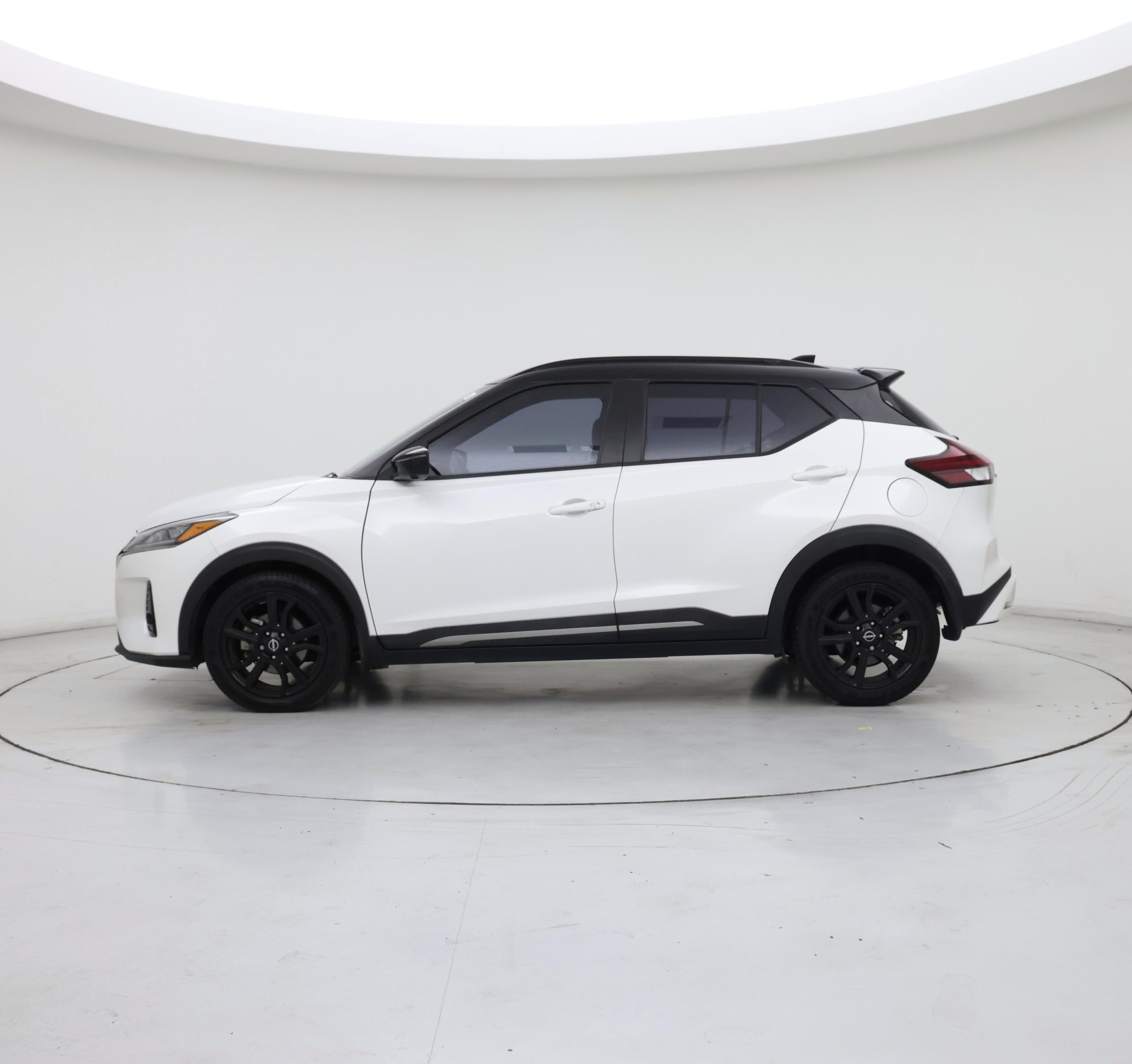 Thumbnail: 2022 Nissan Kicks - 3