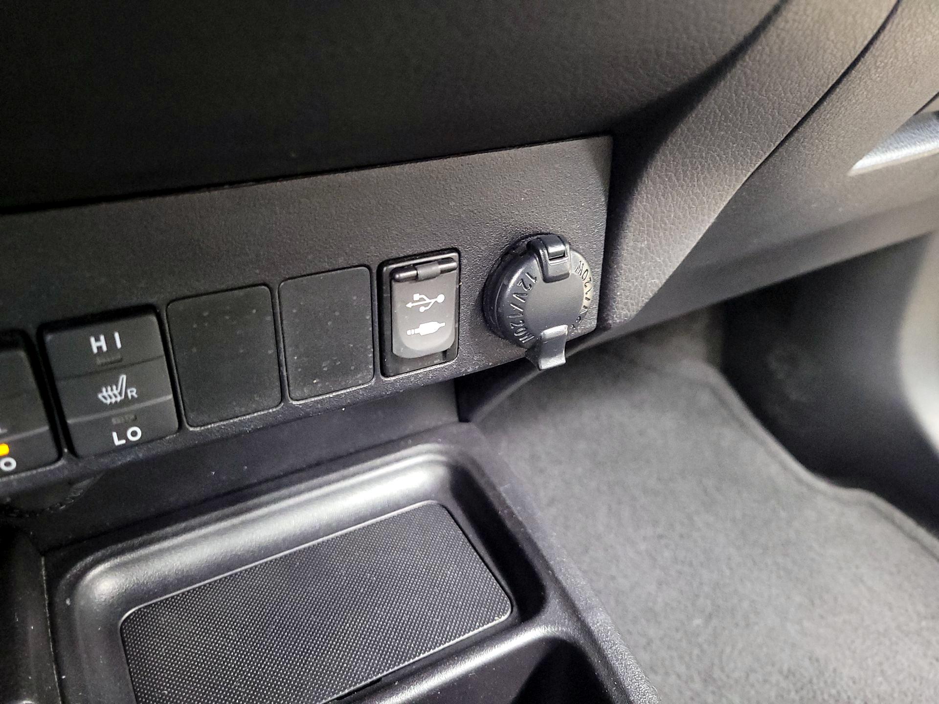 Thumbnail: 2015 Toyota RAV4 - 19