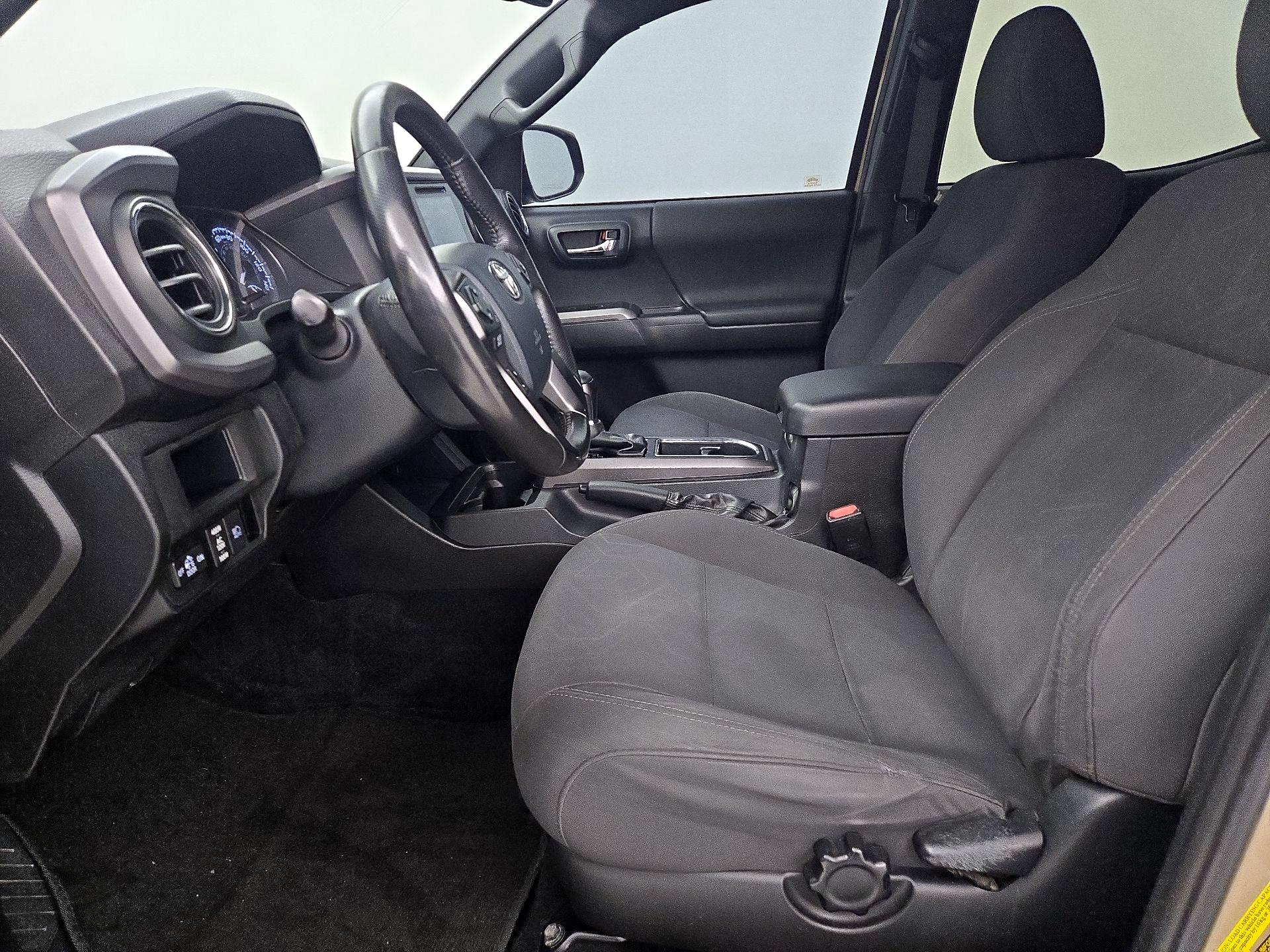 Thumbnail: 2019 Toyota Tacoma - 11