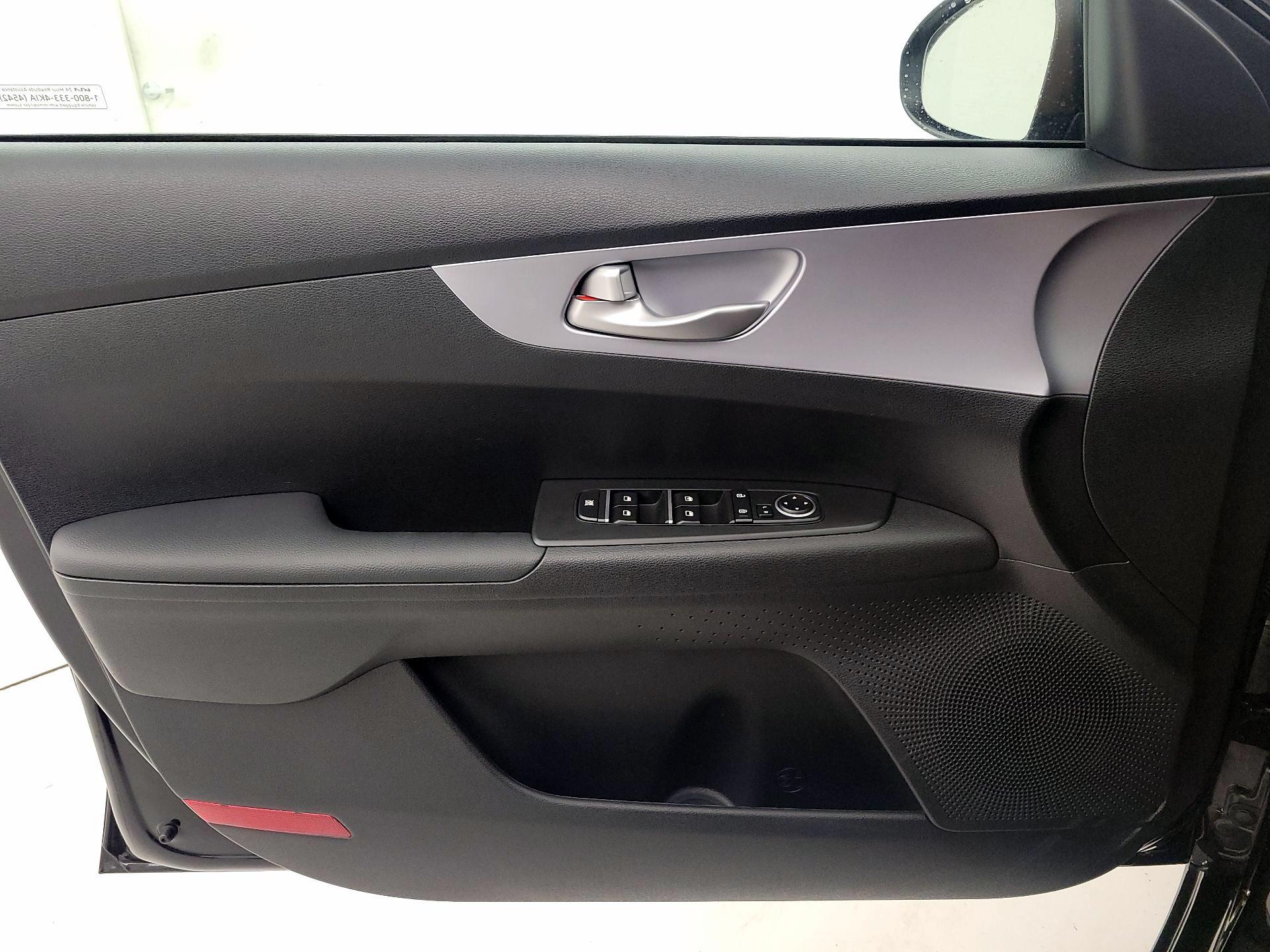 Thumbnail: 2024 Kia Forte - 12