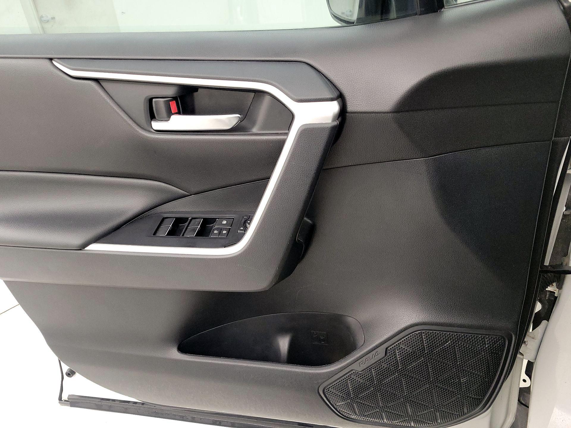 Thumbnail: 2021 Toyota RAV4 - 12