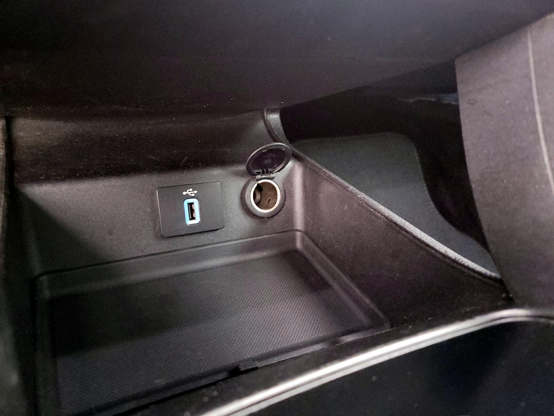 Thumbnail: 2017 Ford Fusion - 18