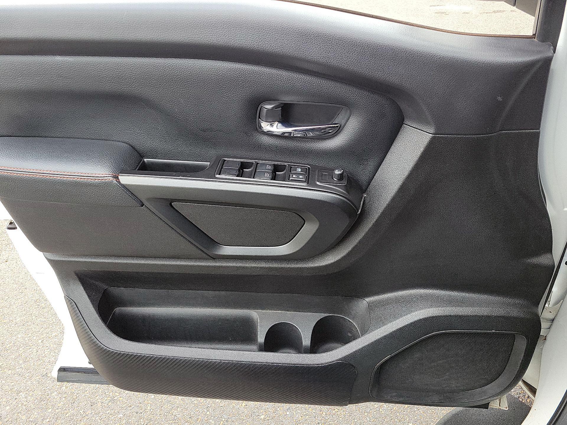 Thumbnail: 2023 Nissan Titan - 10