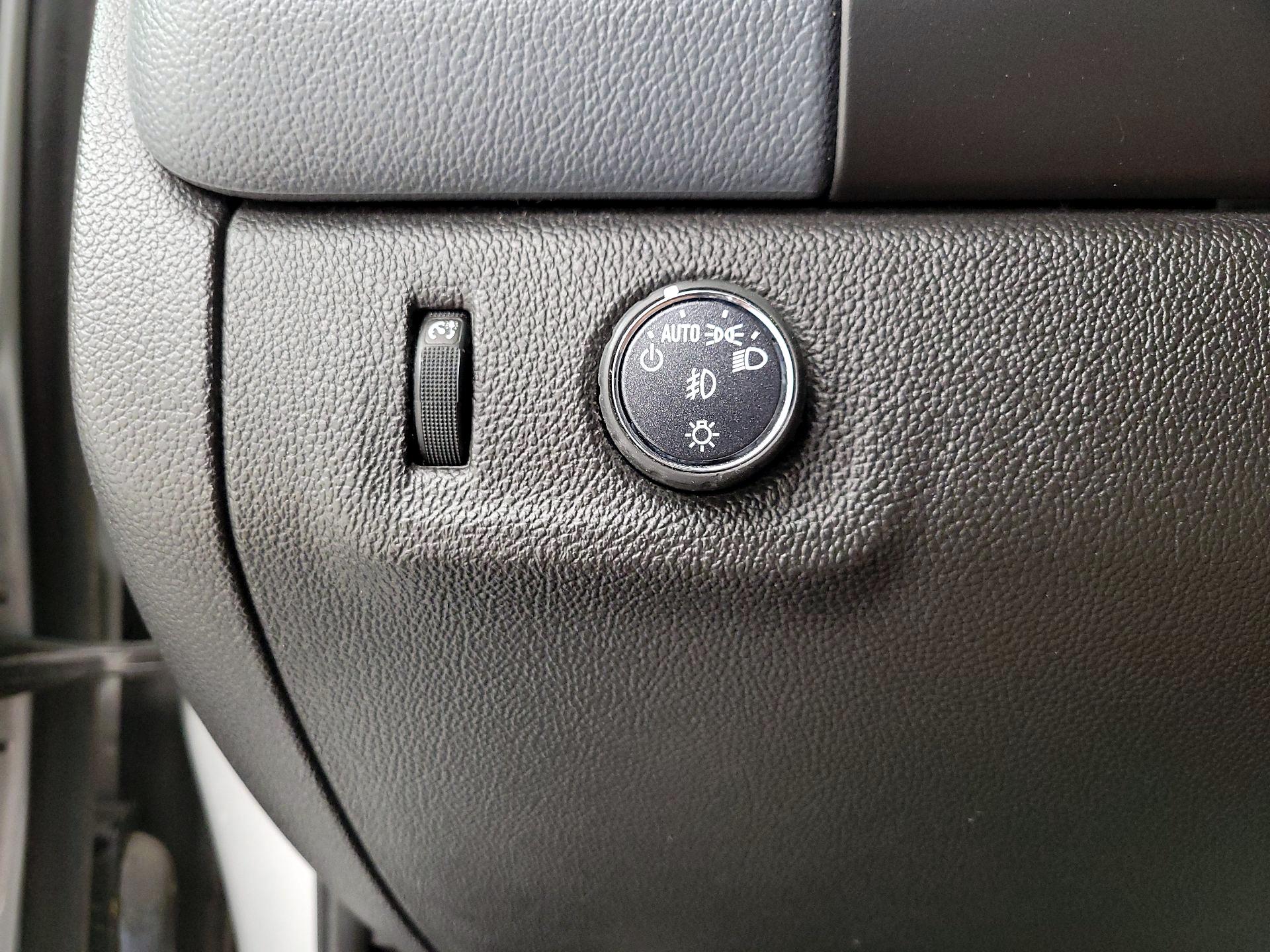 Thumbnail: 2017 Chevrolet Colorado - 11