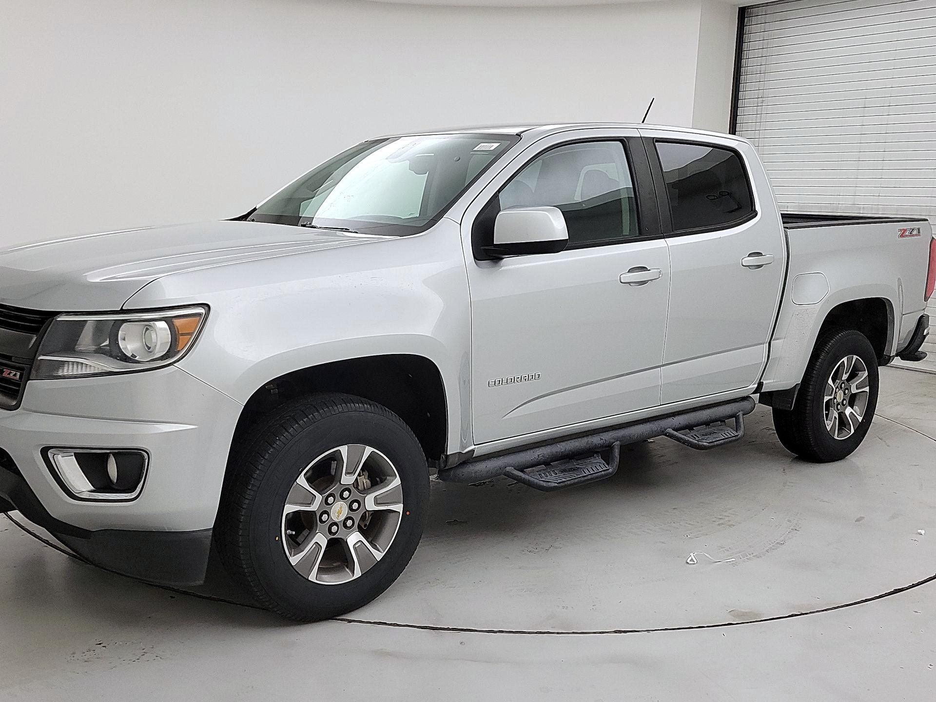 Thumbnail: 2017 Chevrolet Colorado - 3