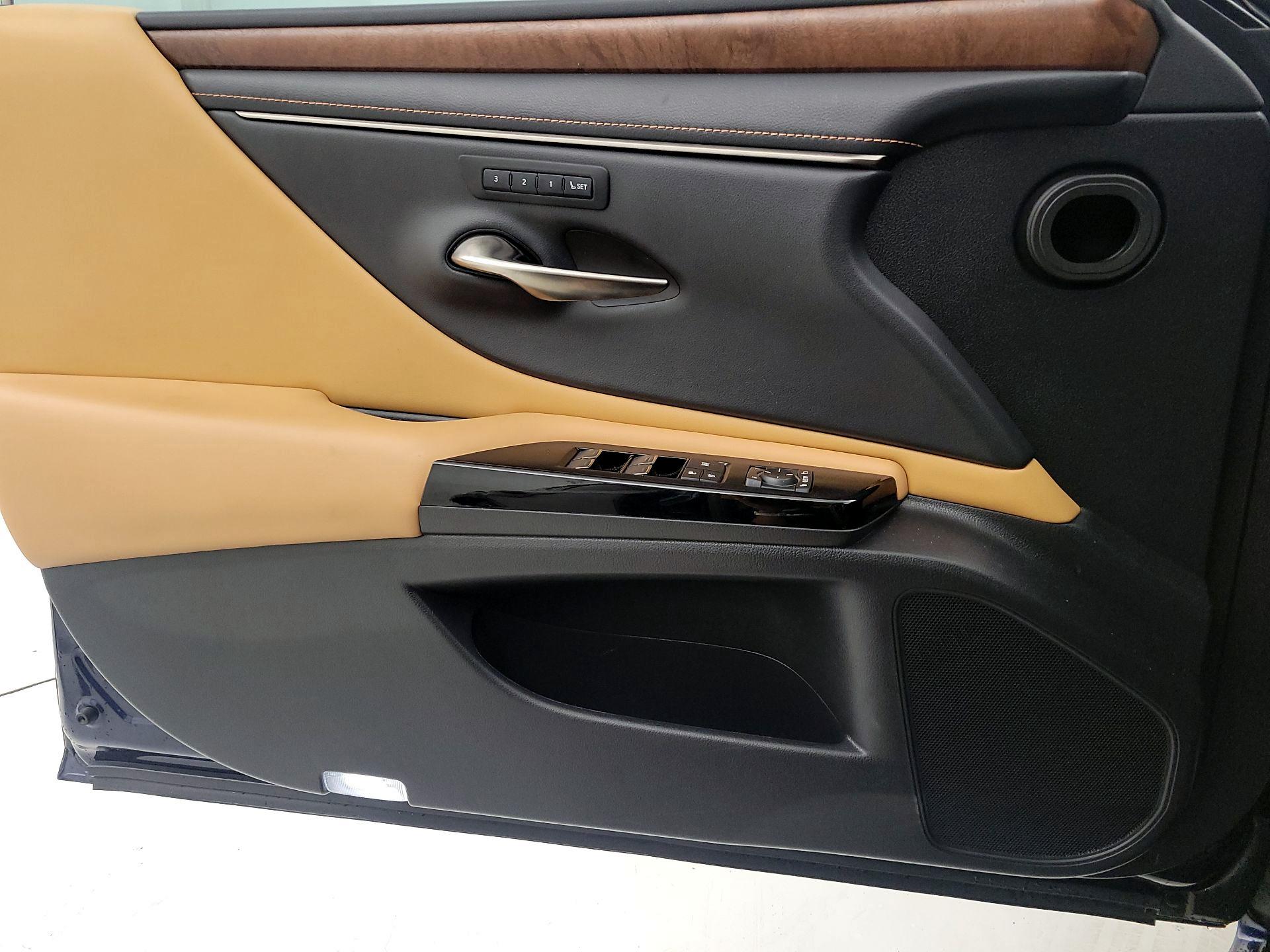 Thumbnail: 2022 Lexus ES - 12