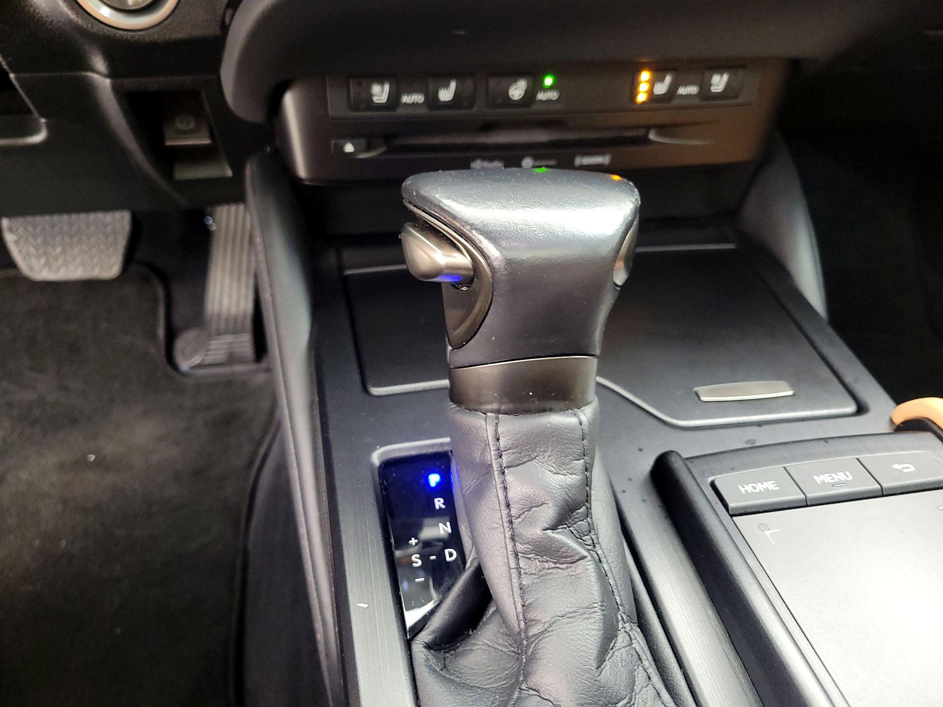 Thumbnail: 2022 Lexus ES - 16