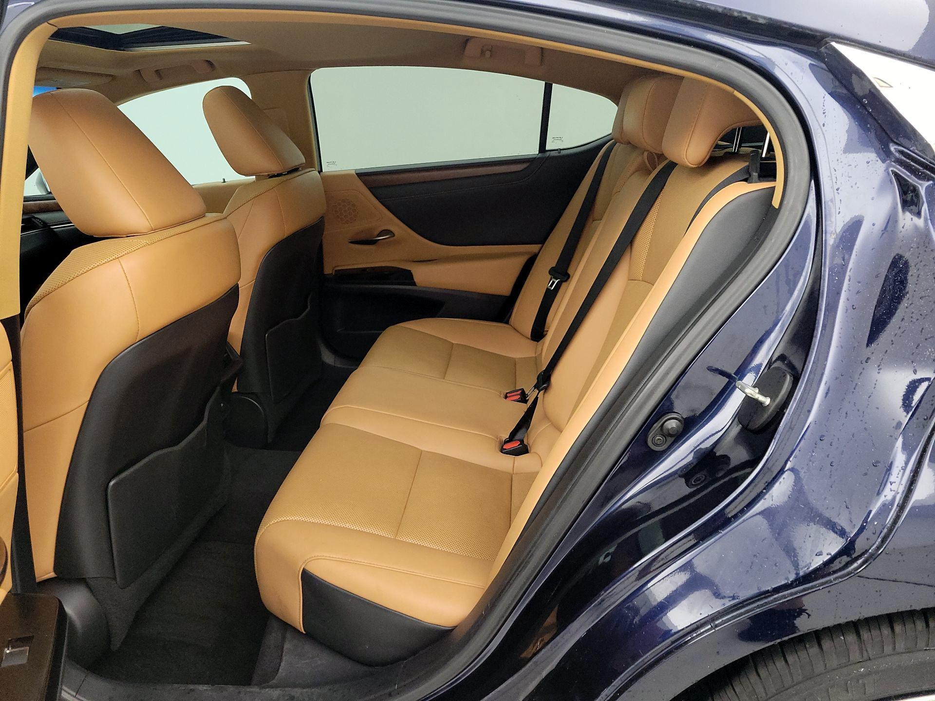 Thumbnail: 2022 Lexus ES - 18