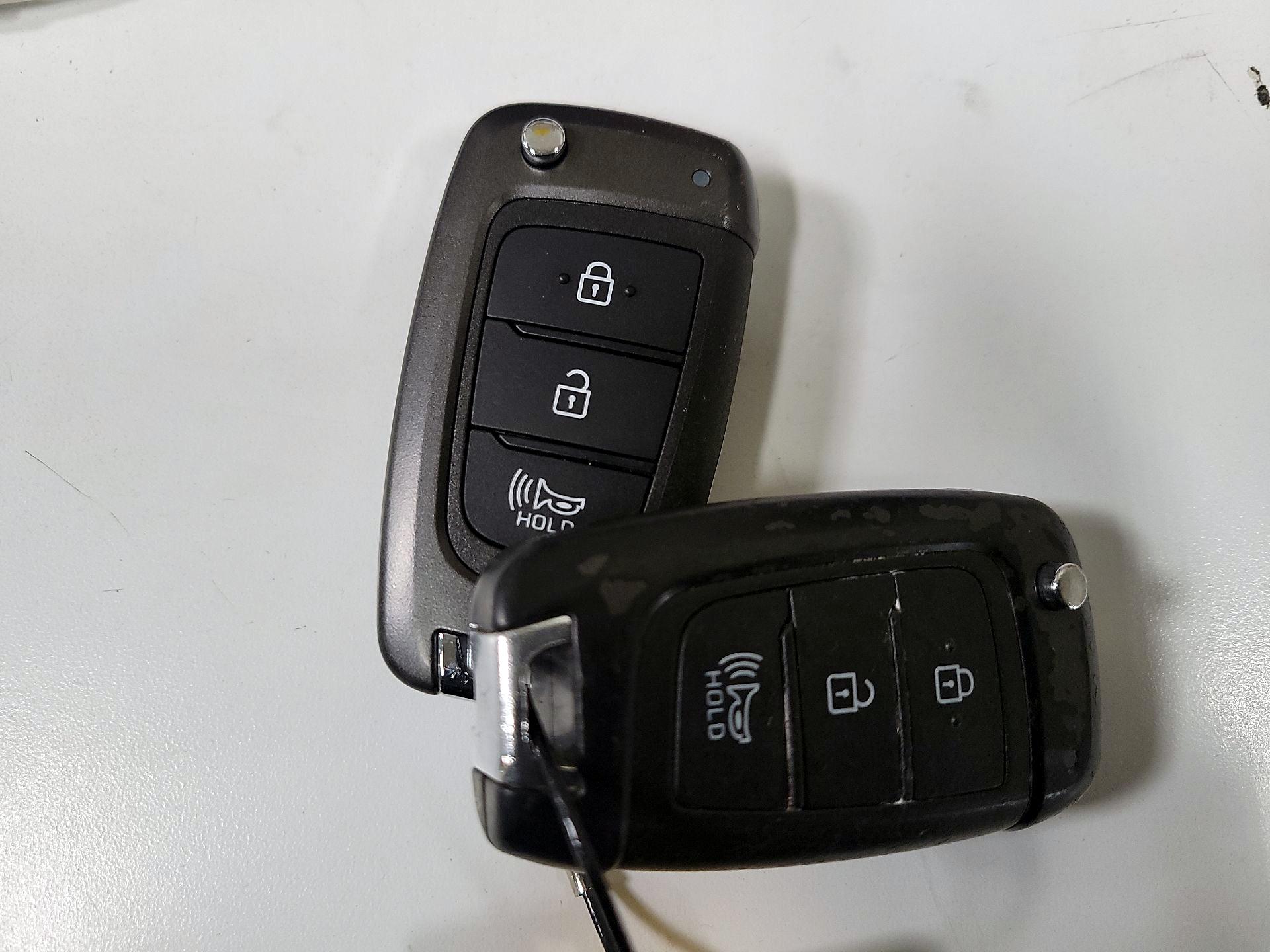 Thumbnail: 2020 Hyundai Santa Fe - 20