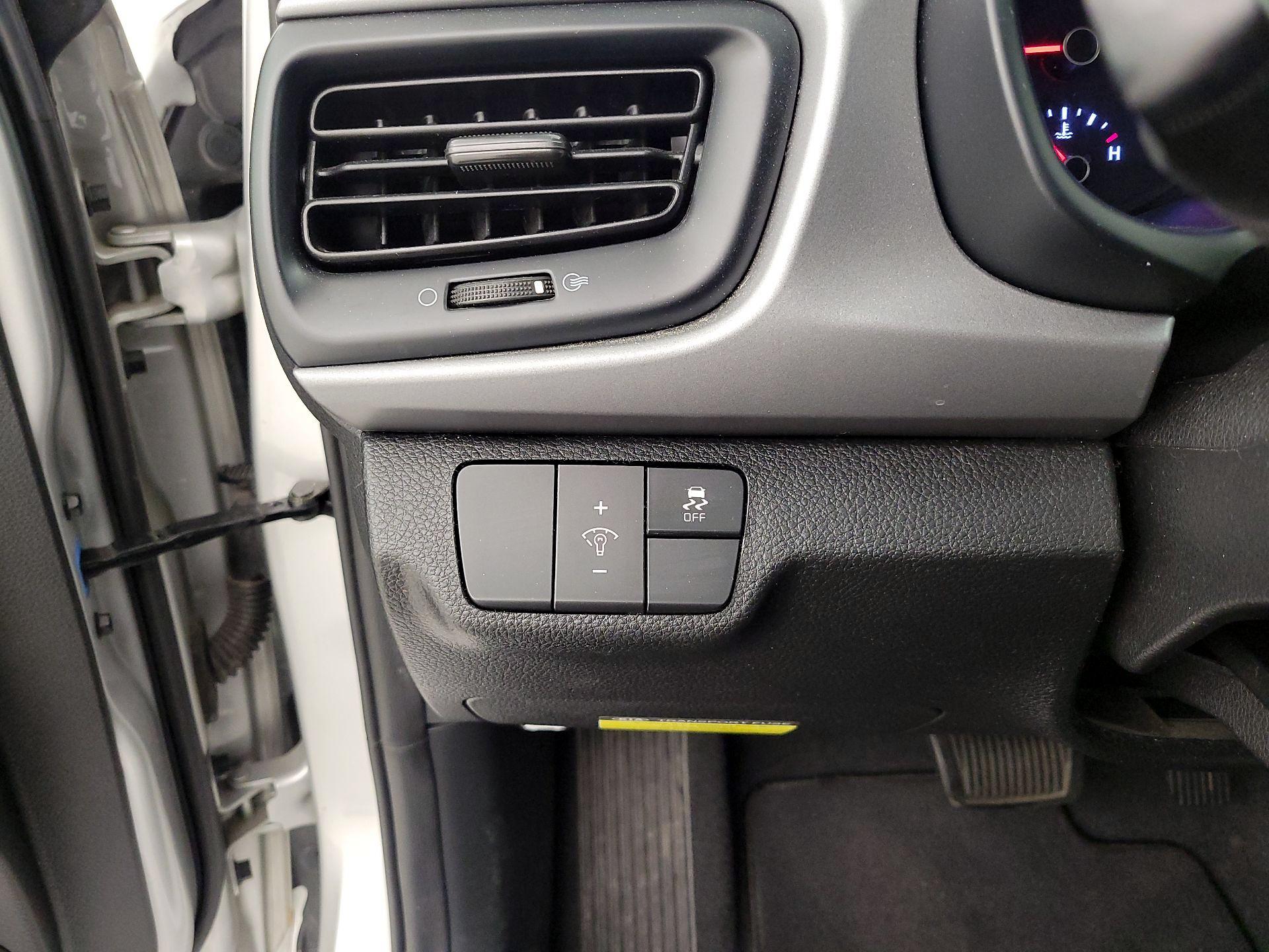 Thumbnail: 2020 Kia Rio - 11