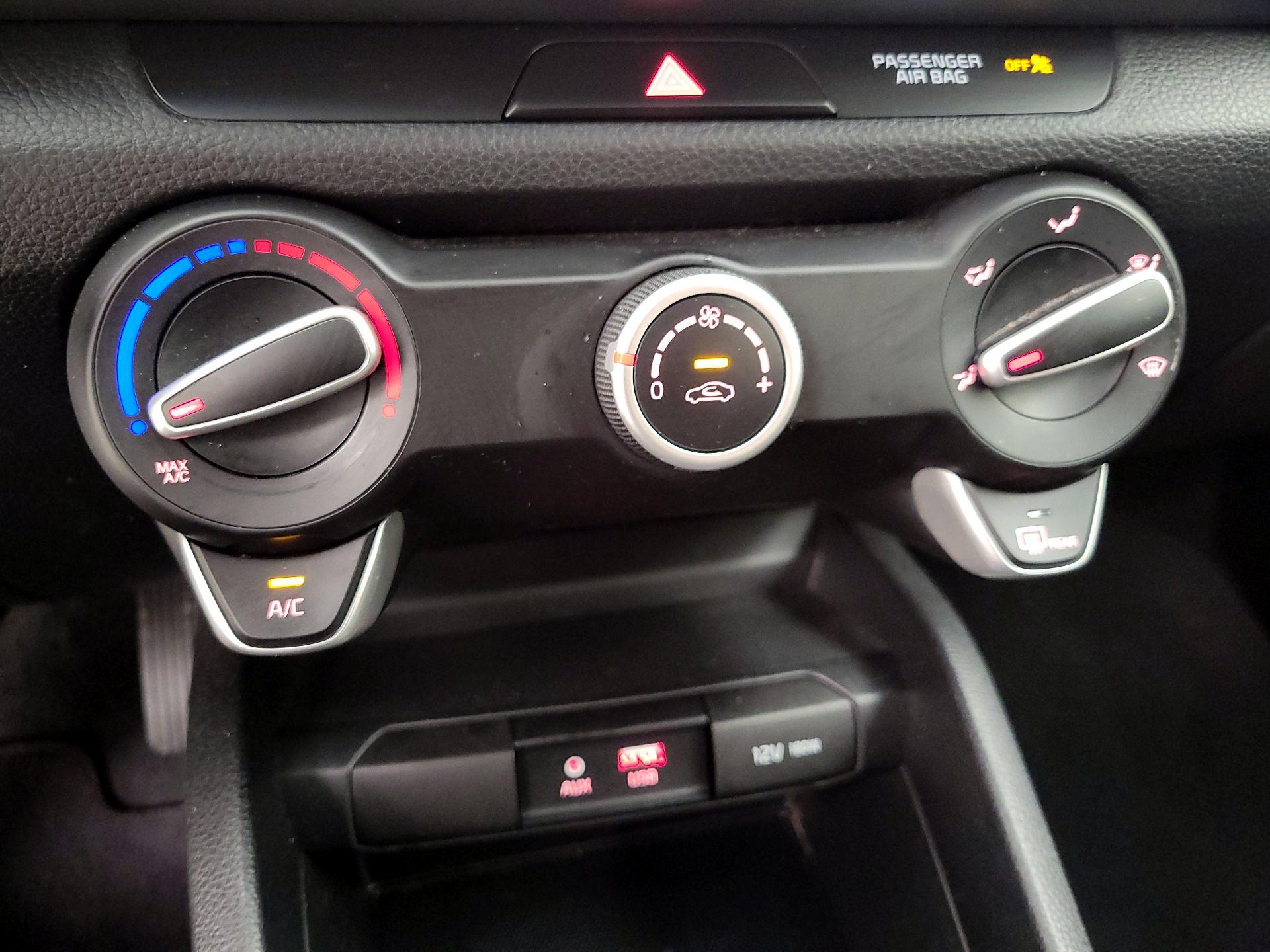 Thumbnail: 2020 Kia Rio - 14