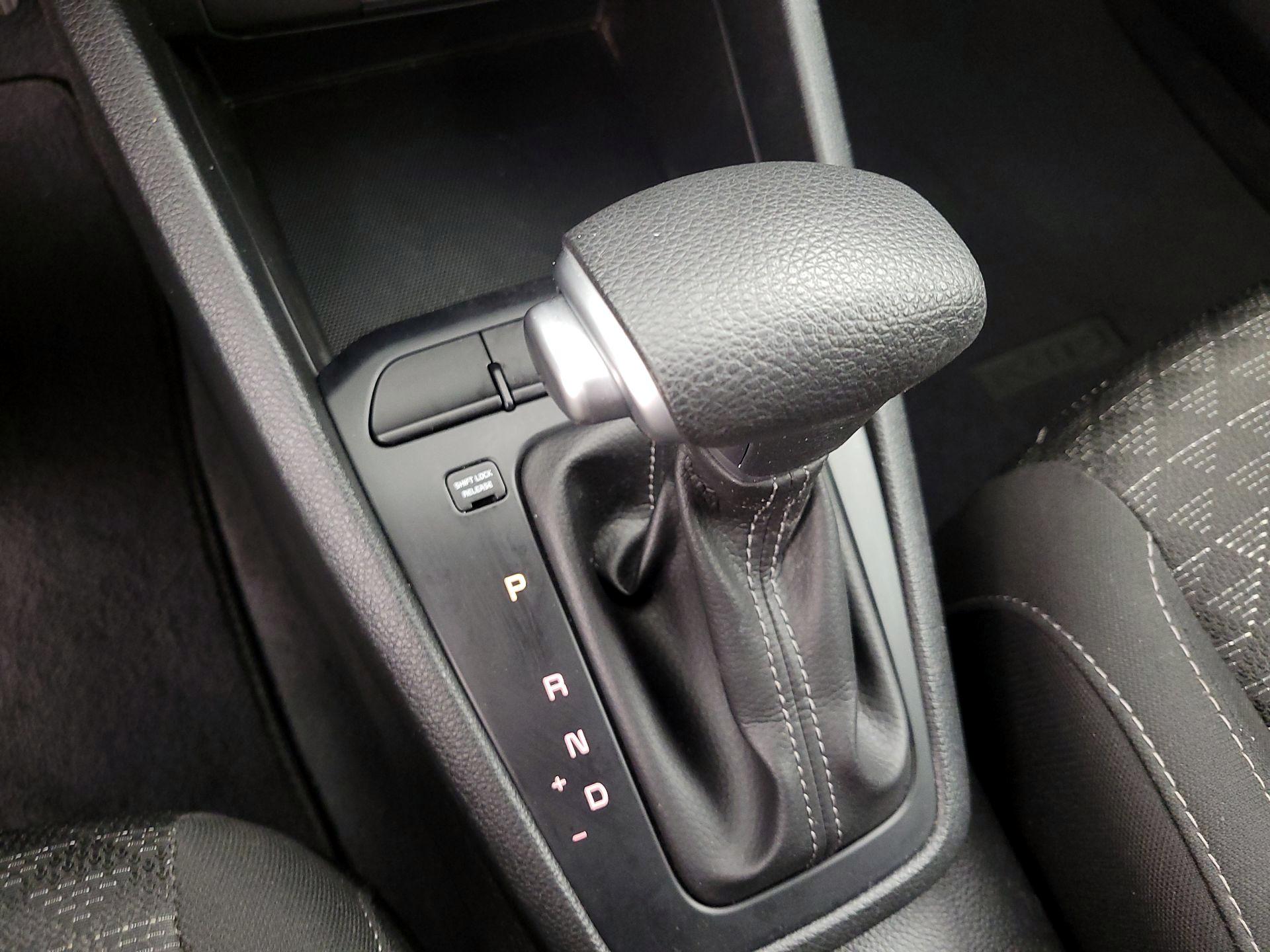 Thumbnail: 2020 Kia Rio - 15