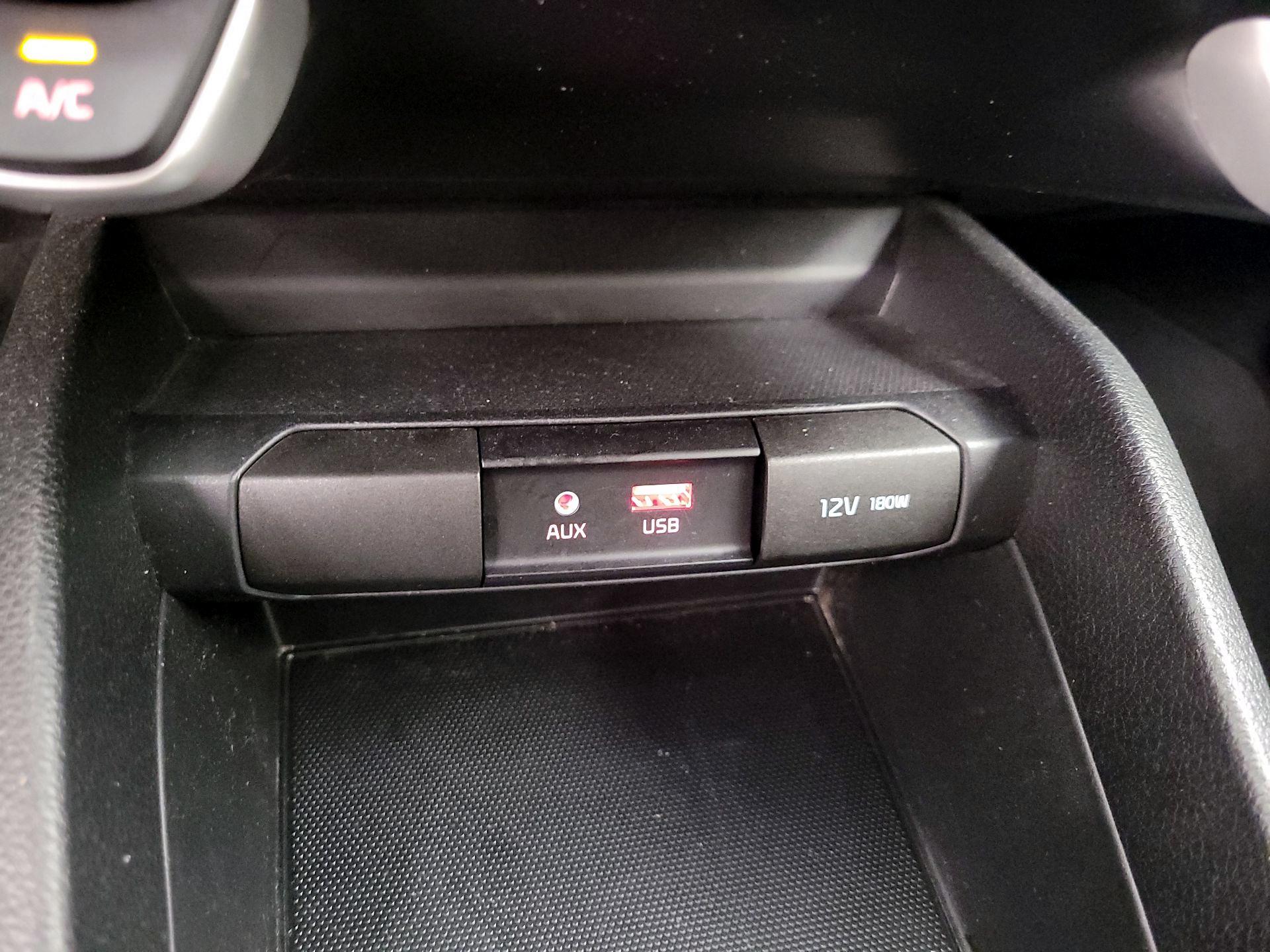 Thumbnail: 2020 Kia Rio - 16