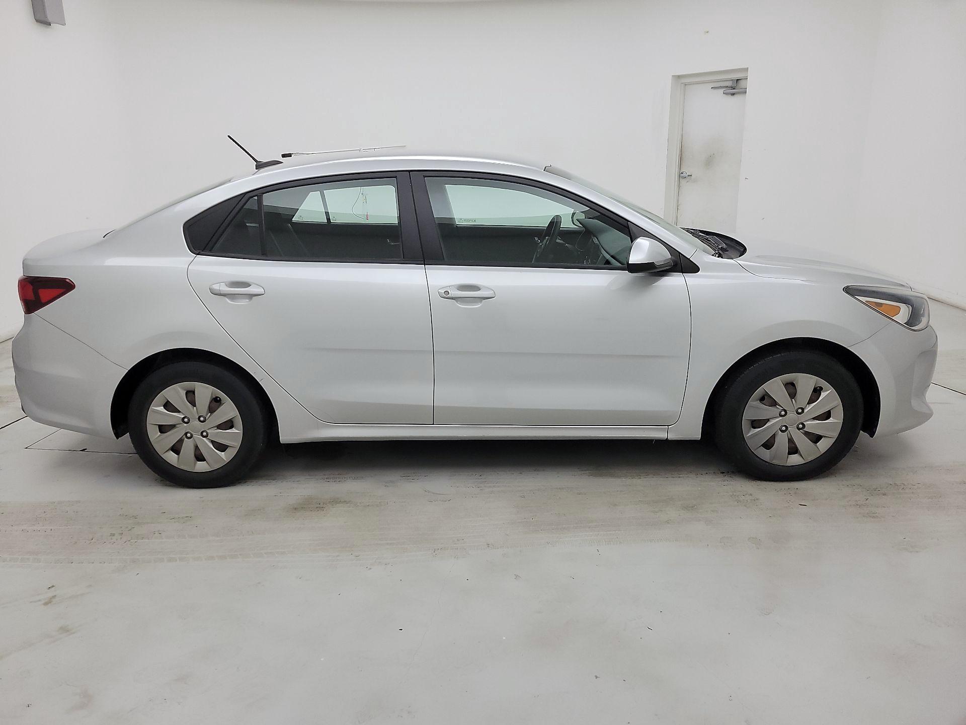 Thumbnail: 2020 Kia Rio - 4