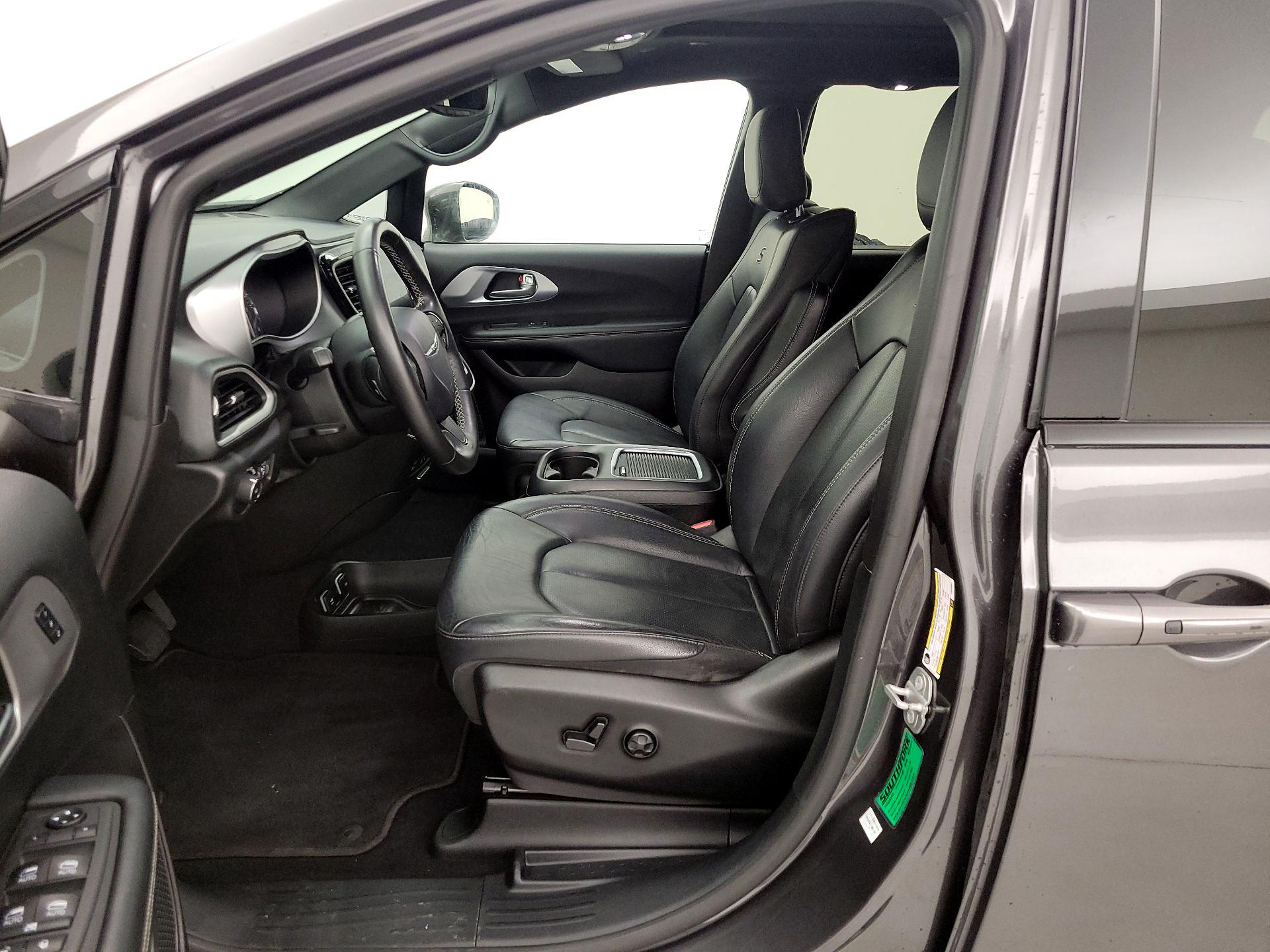 Thumbnail: 2020 Chrysler Pacifica - 9