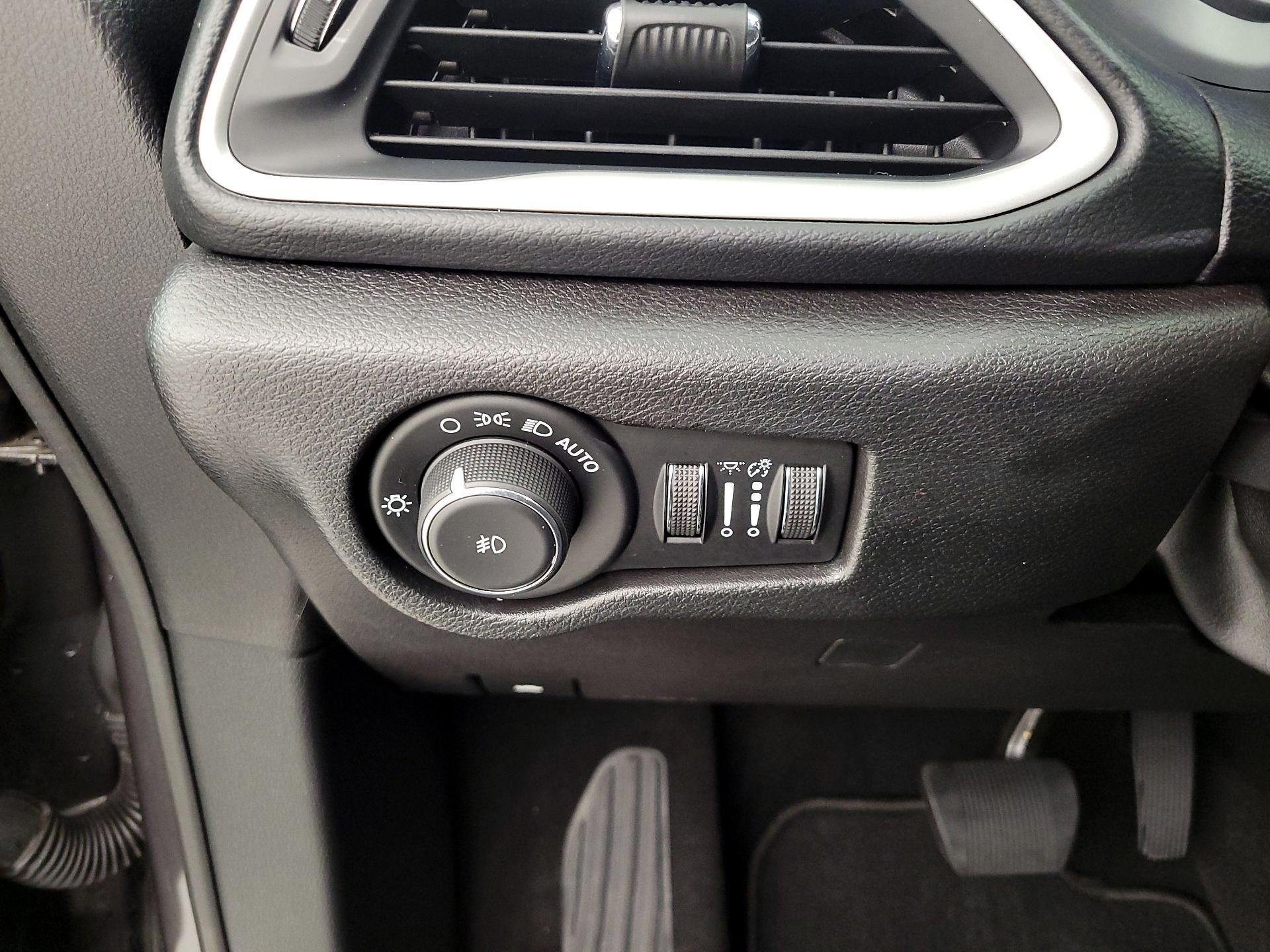 Thumbnail: 2020 Chrysler Pacifica - 11