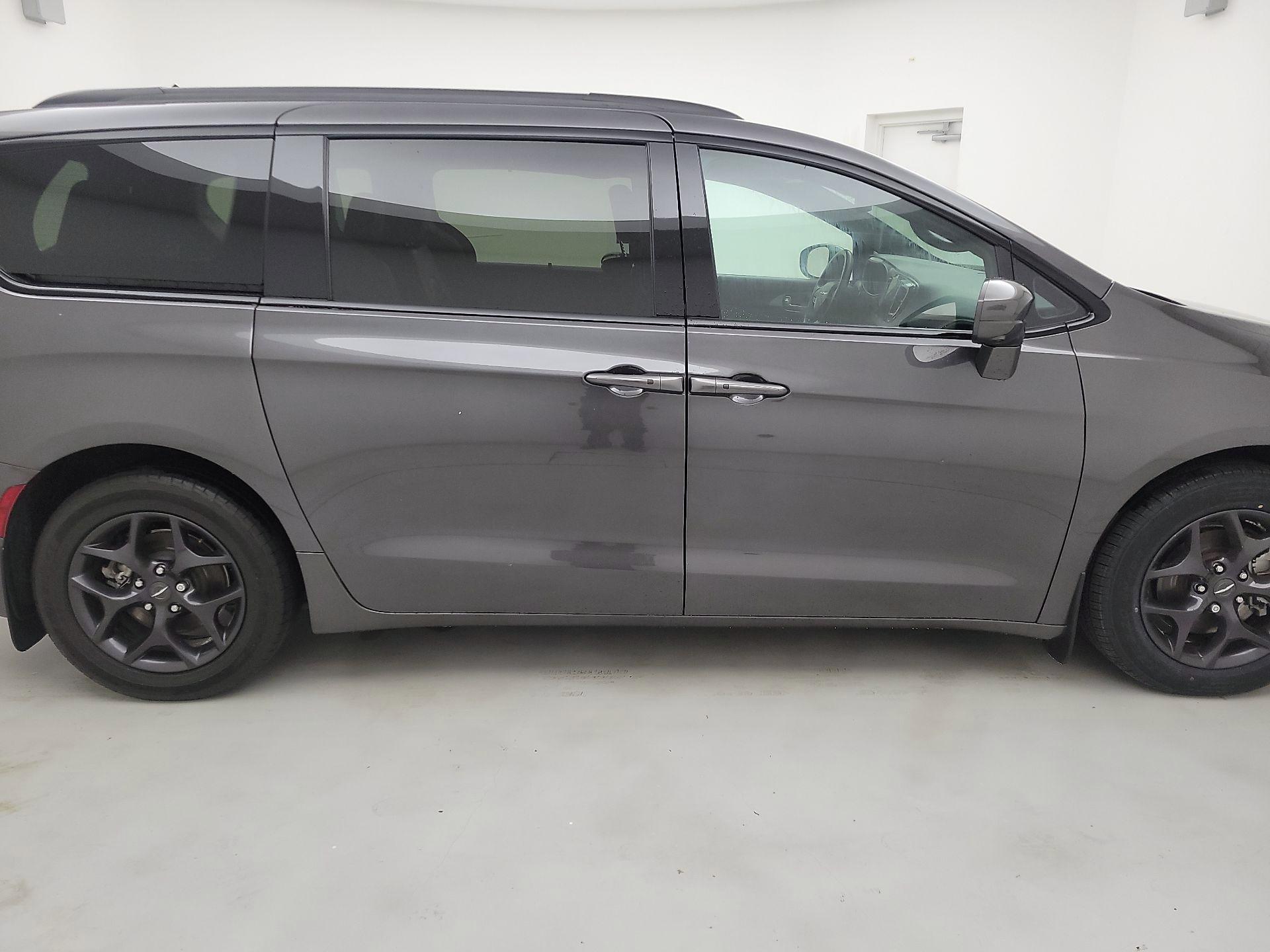 Thumbnail: 2020 Chrysler Pacifica - 4