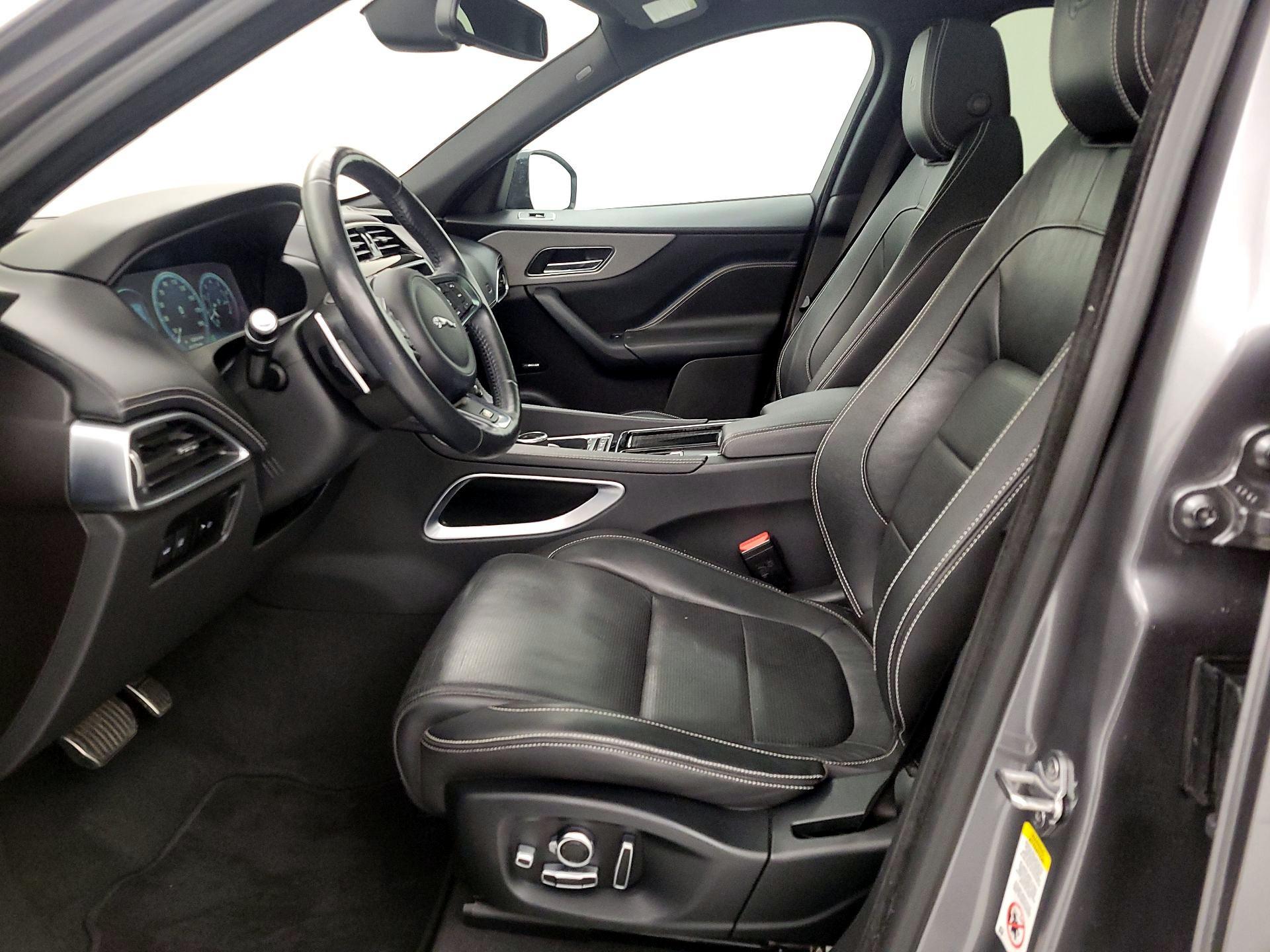 Thumbnail: 2018 Jaguar F-Pace - 9