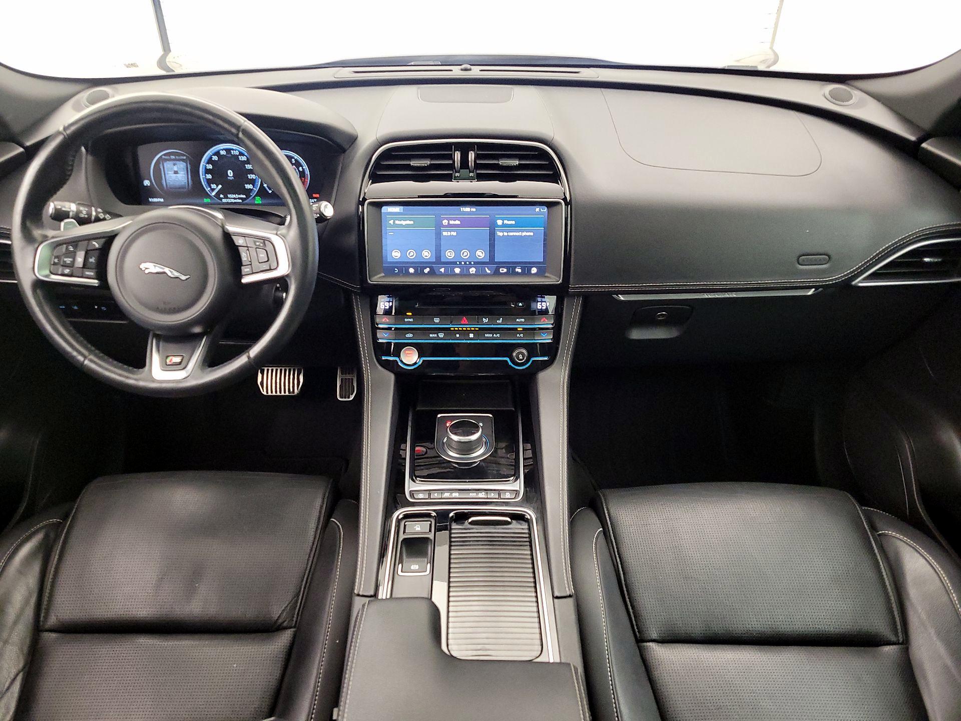 Thumbnail: 2018 Jaguar F-Pace - 8